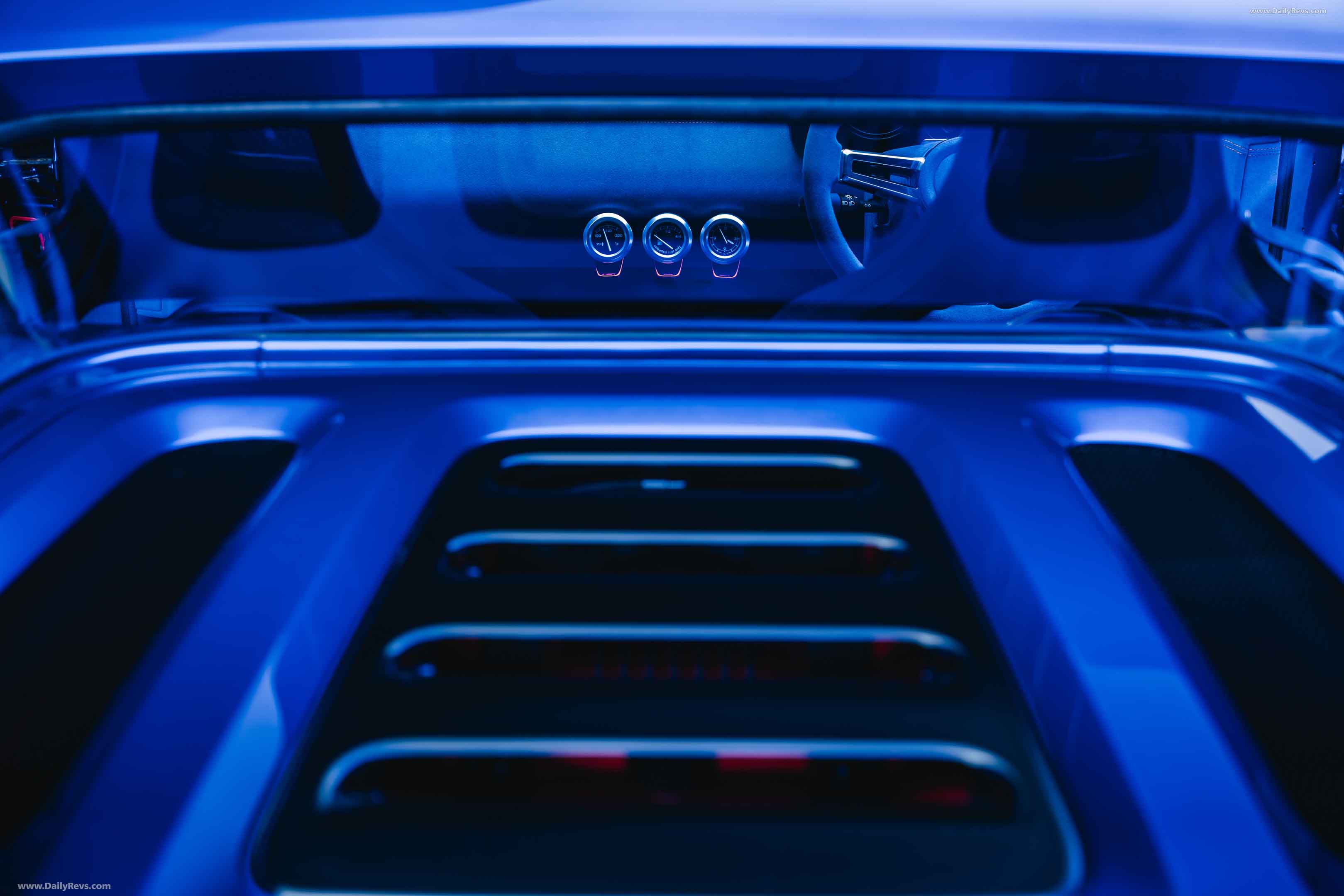 2024 Evoluto 355 Interior