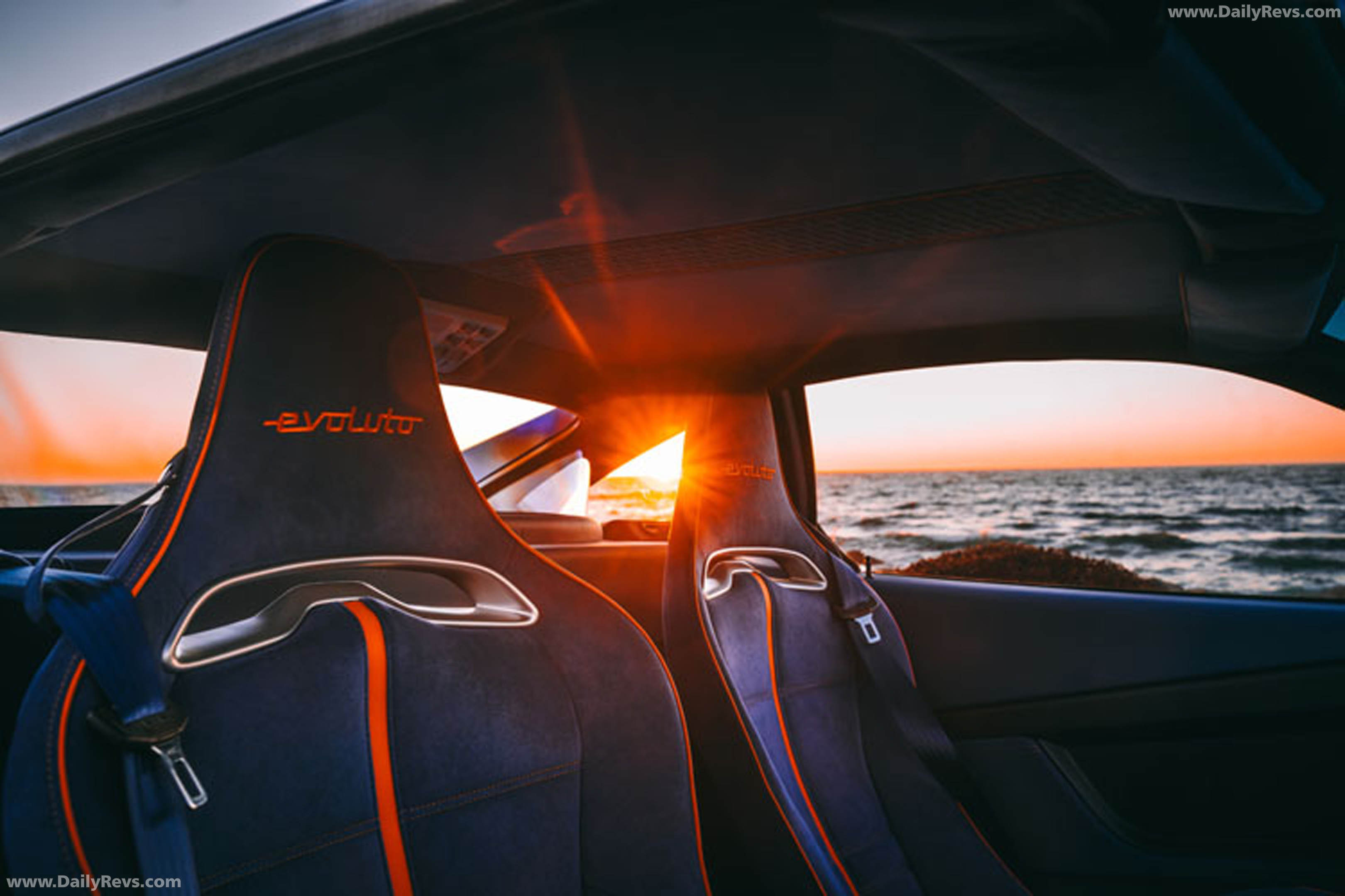 2024 Evoluto 355 Interior
