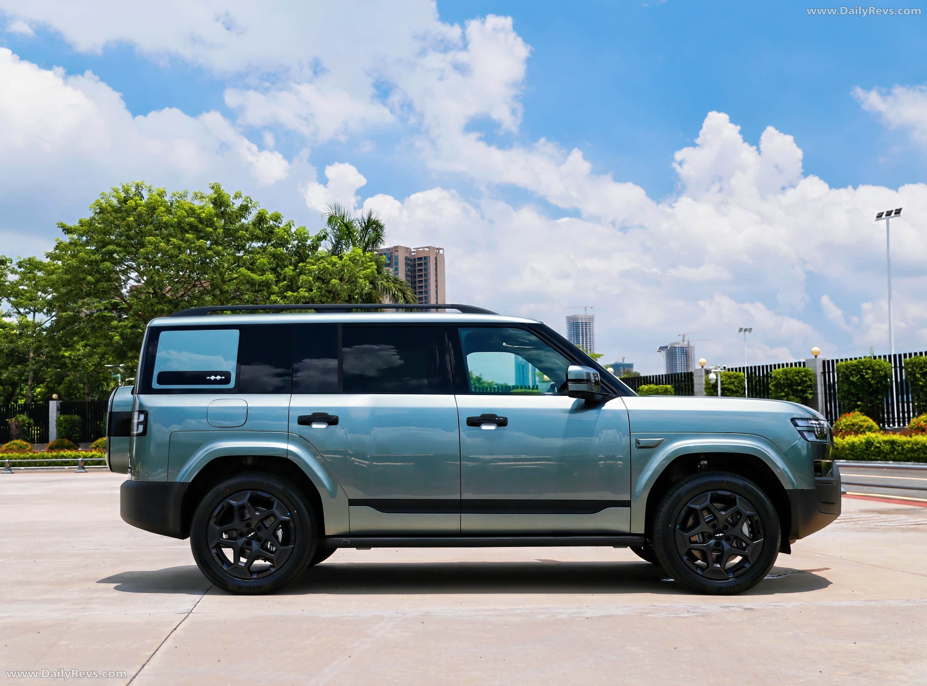 2025 Fang Cheng Bao Leopard 7 Side View