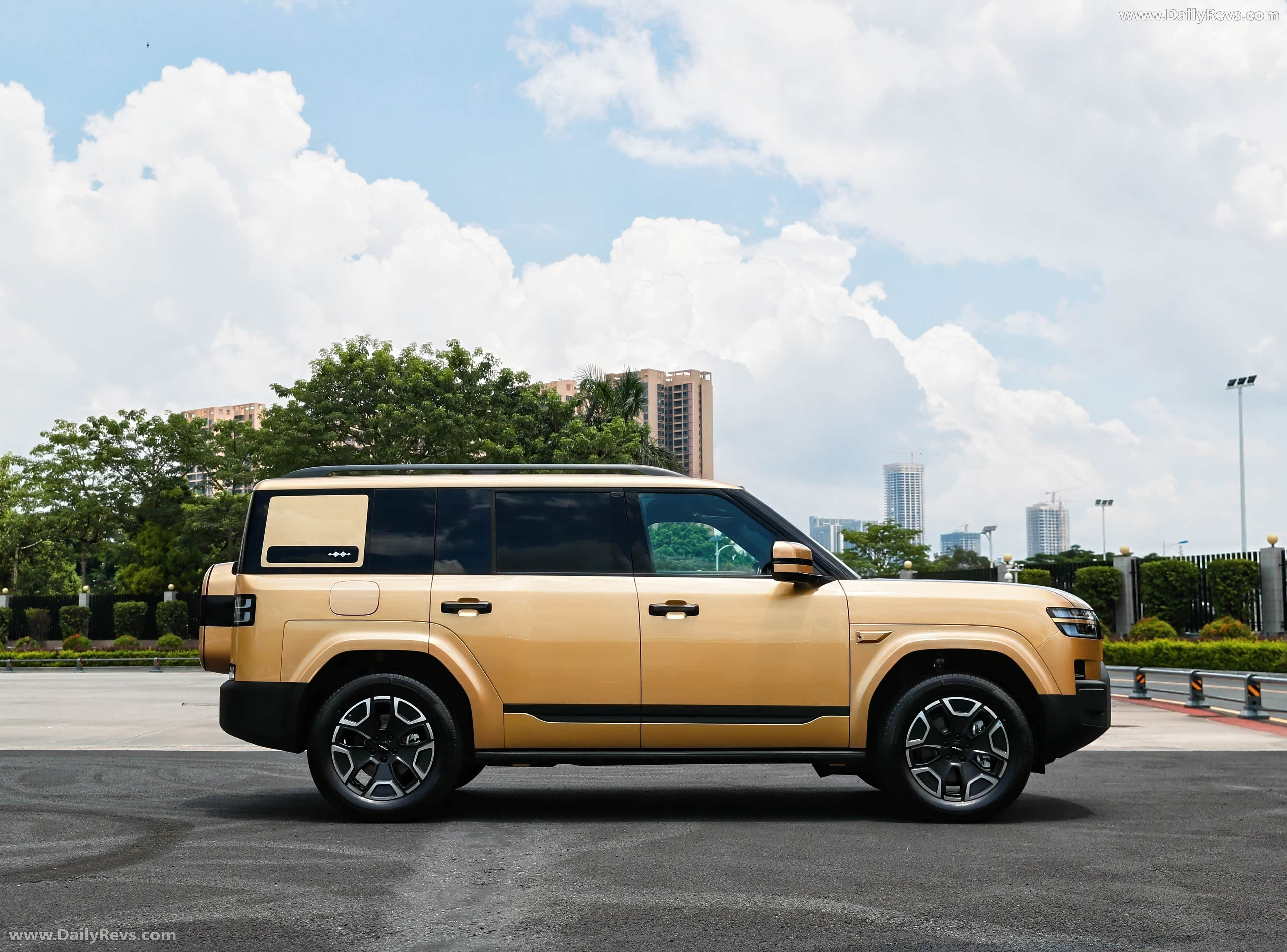 2025 Fang Cheng Bao Leopard 7 Side View