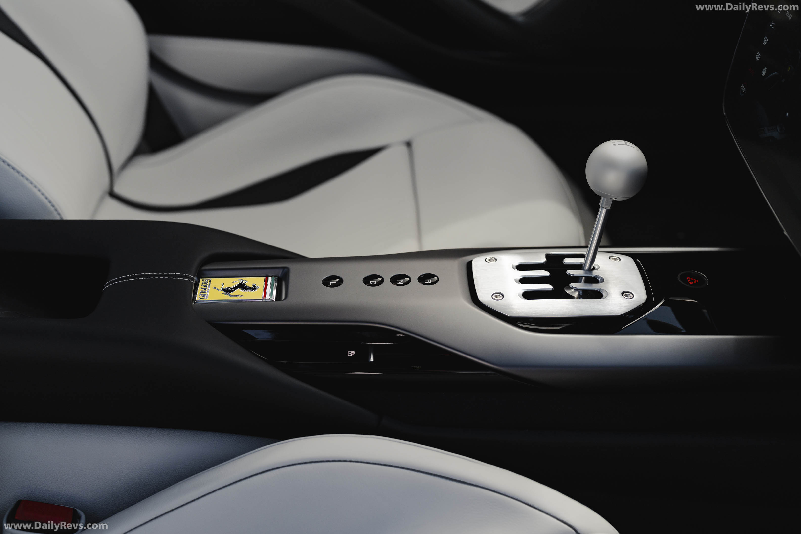 2027 Ferrari 12Cilindri Manuale Interior