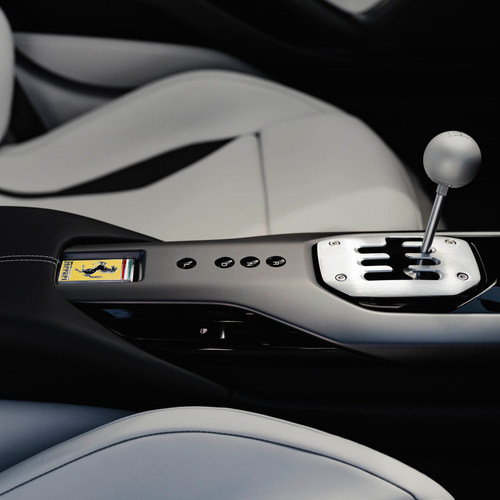 2027 Ferrari 12Cilindri Manuale Interior