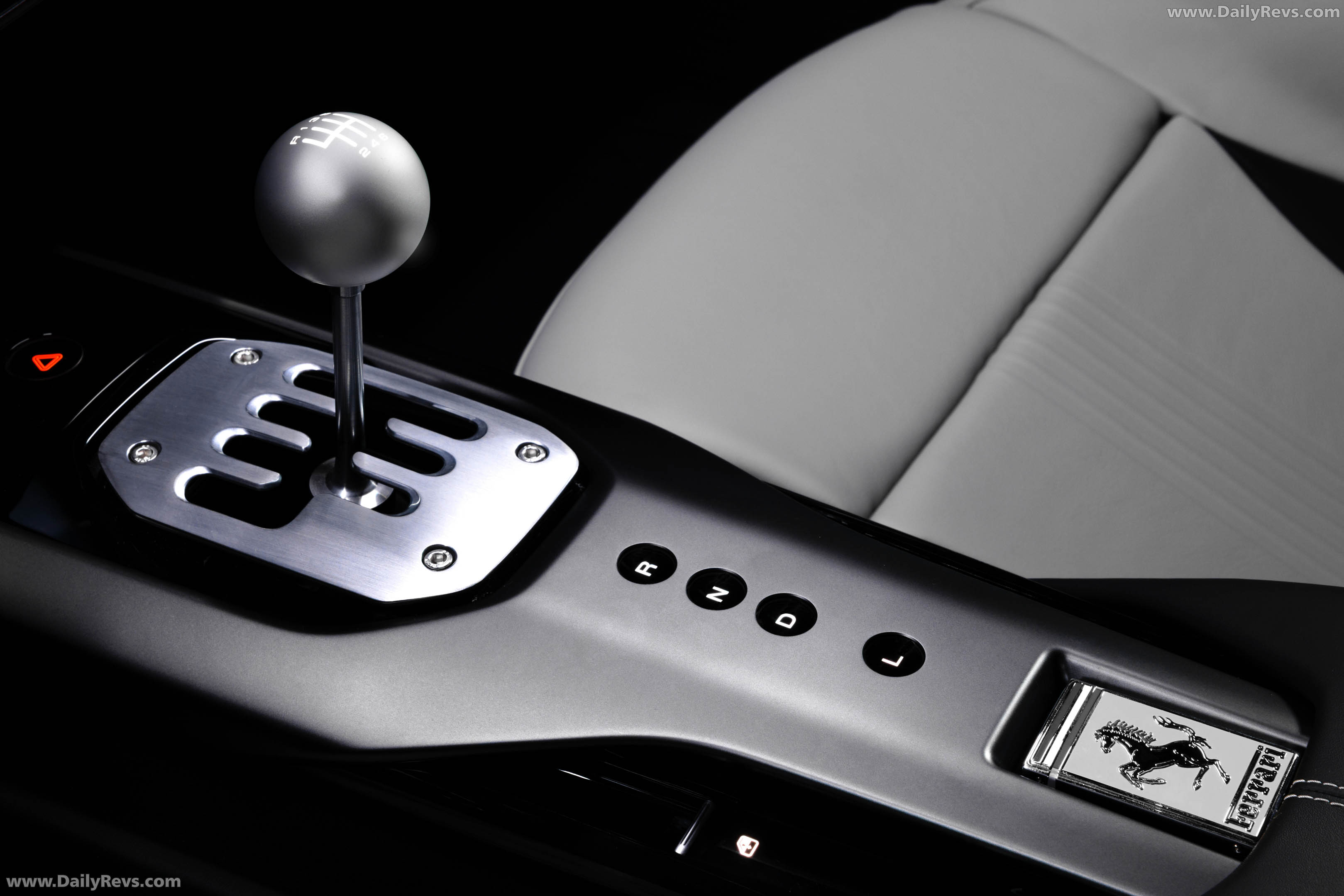 2027 Ferrari 12Cilindri Manuale Interior