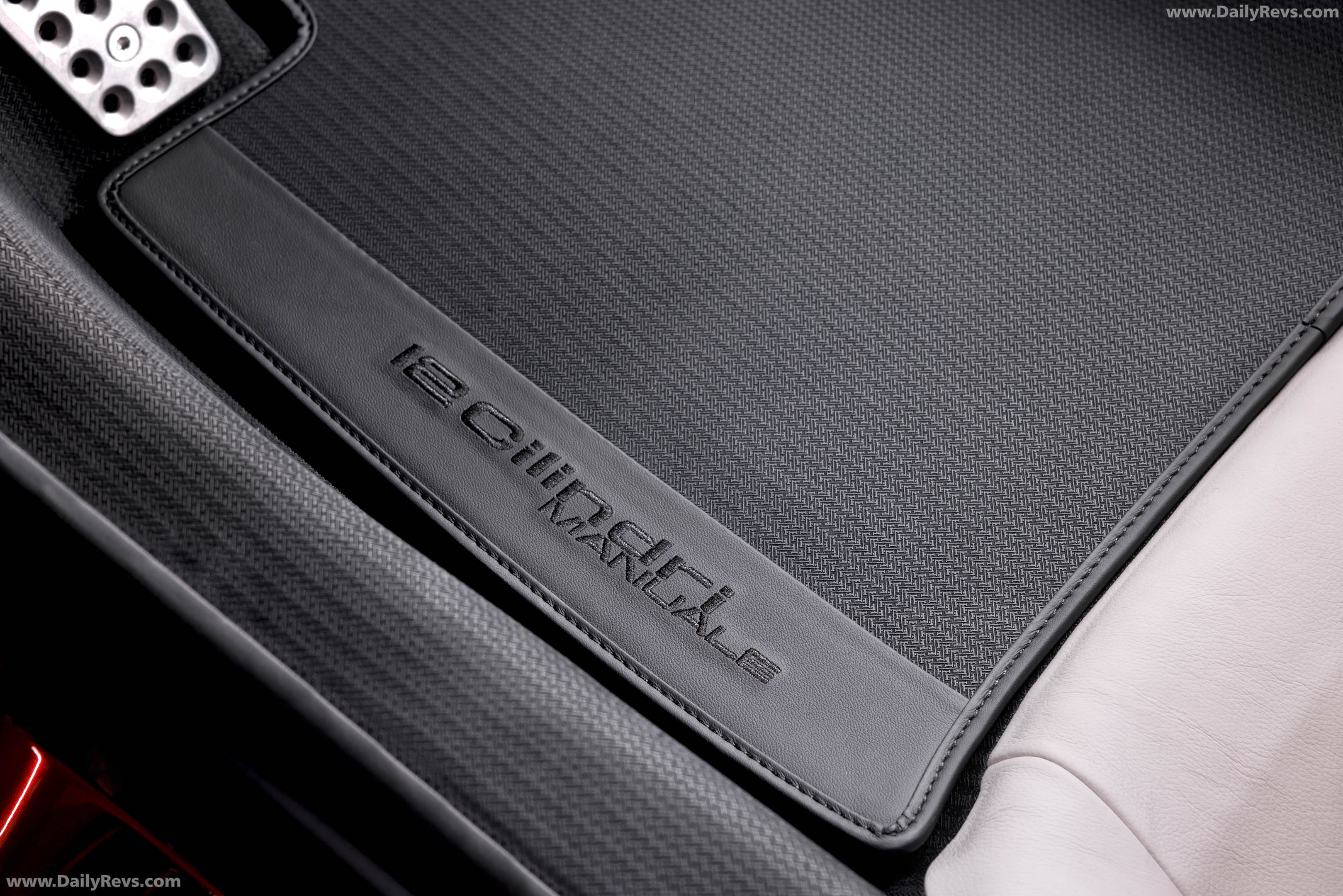 2027 Ferrari 12Cilindri Manuale Interior