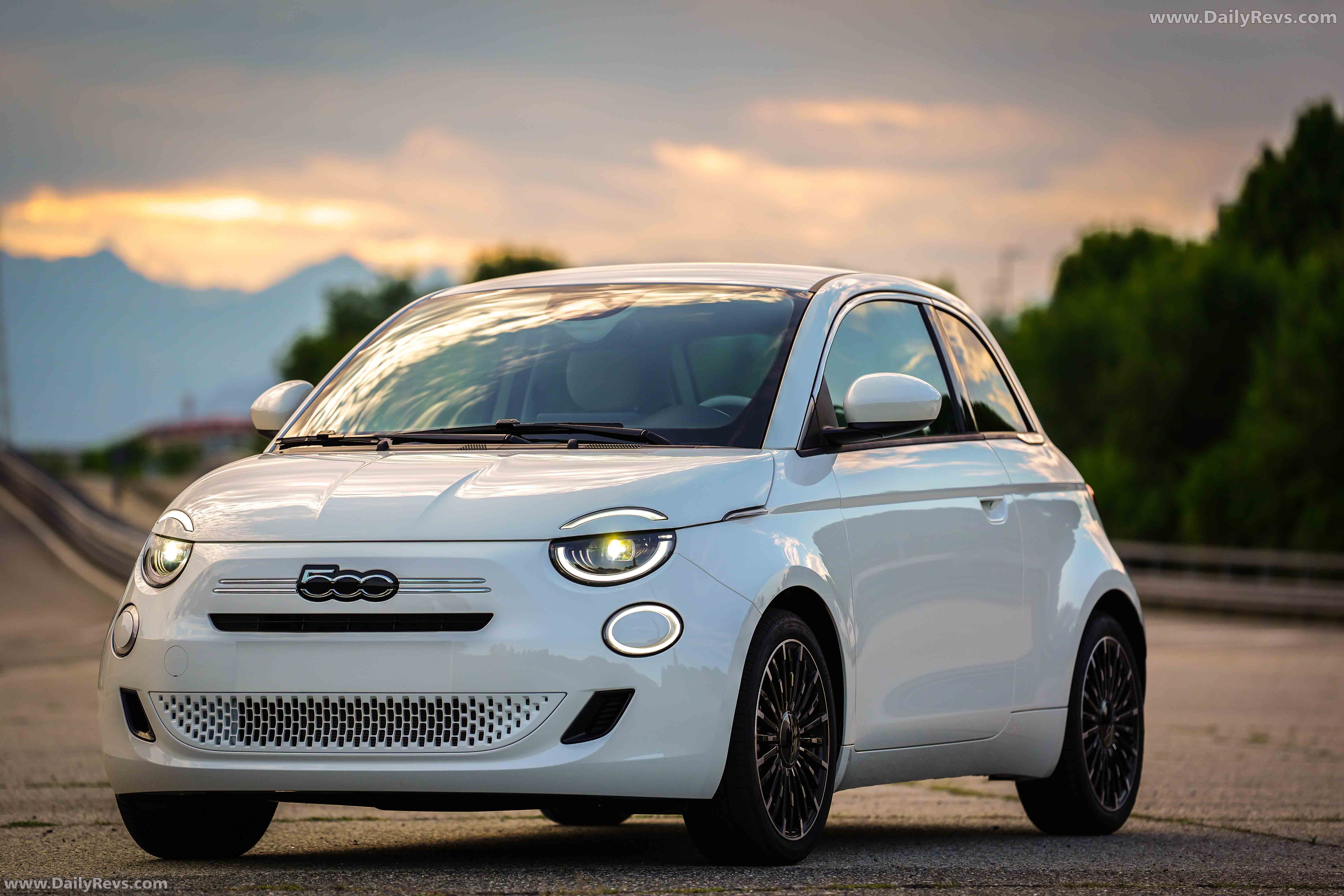 2026 Fiat 500 Hybrid Front View