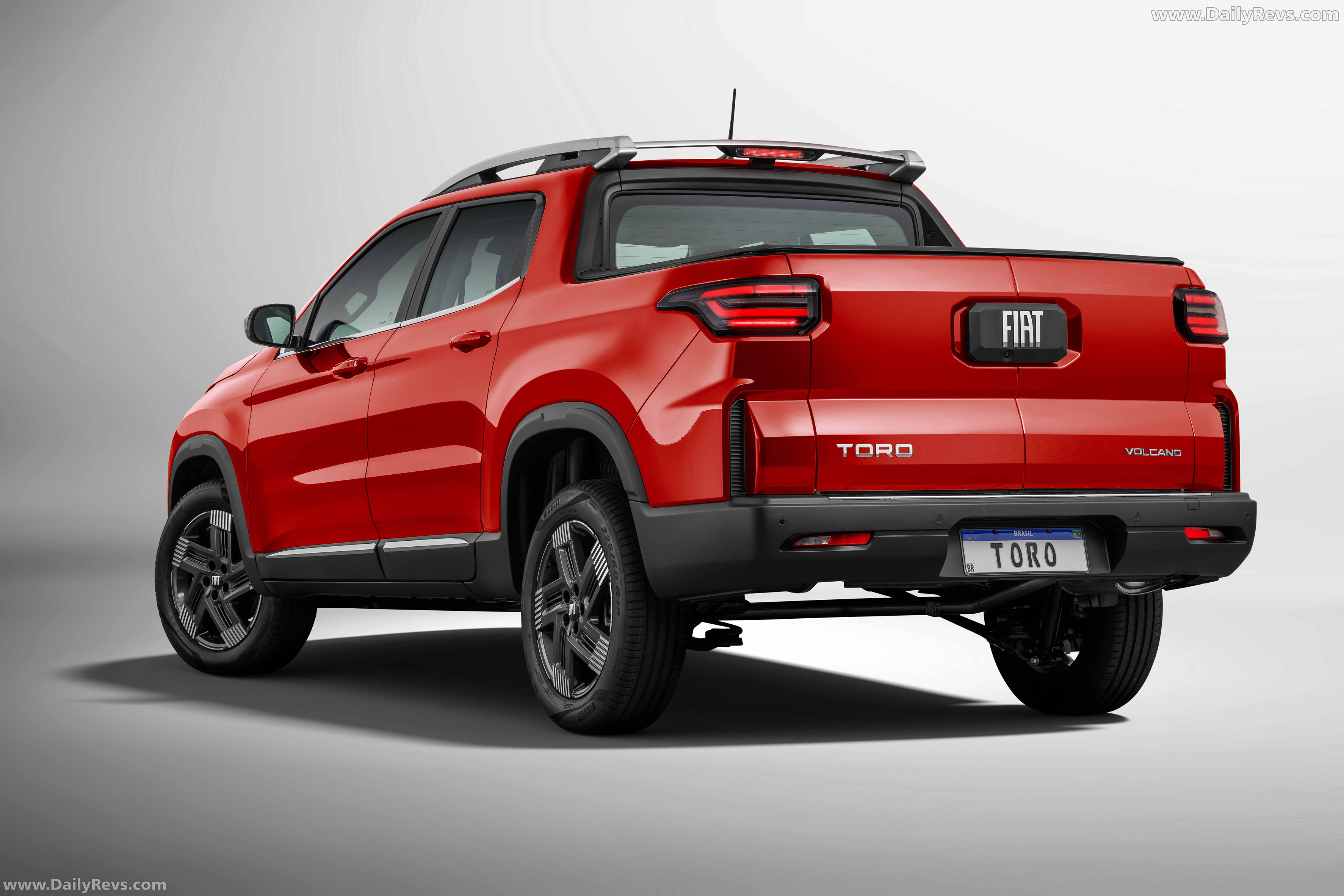 2026 Fiat Toro Volcano Flex Rear View
