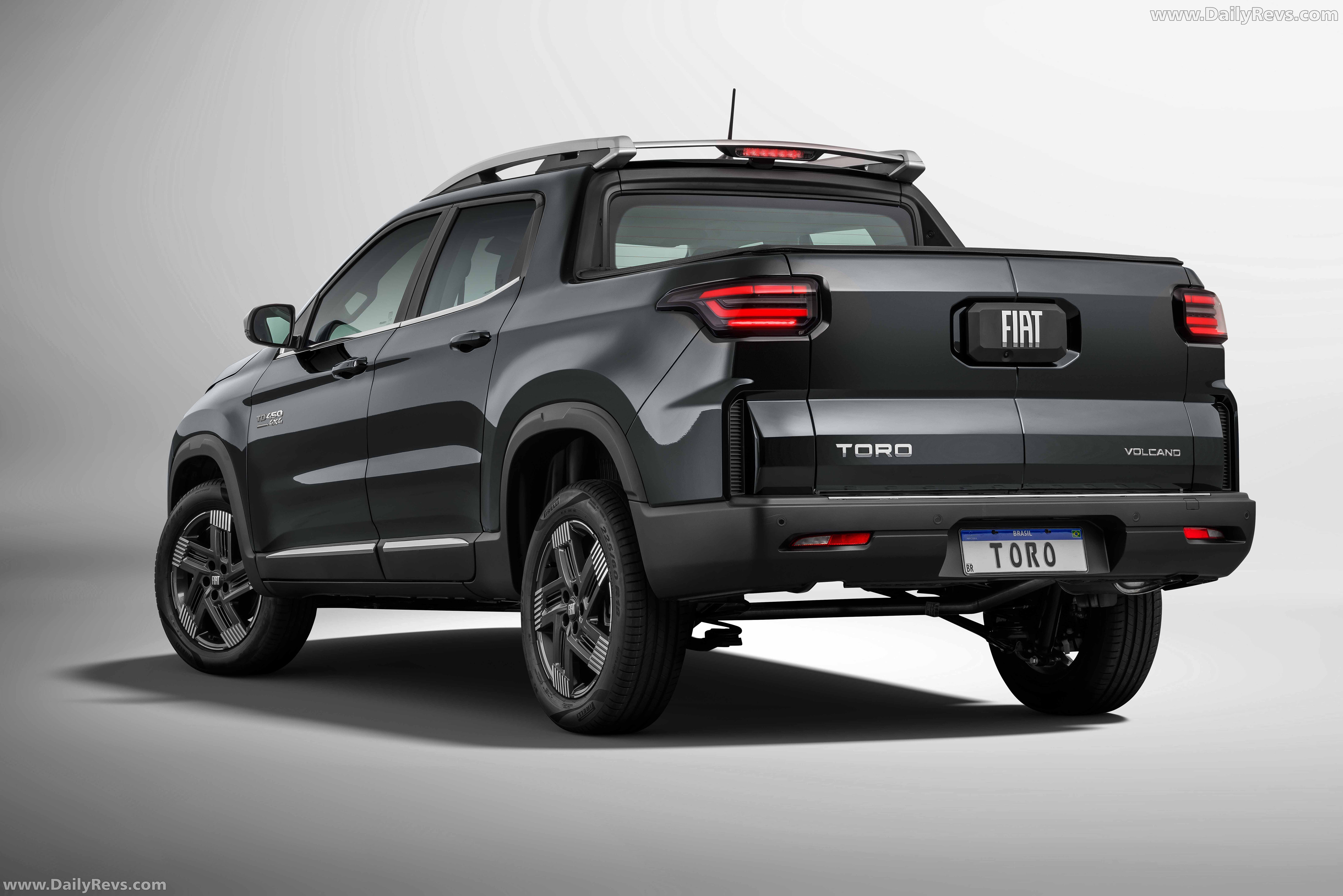 2026 Fiat Toro Volcano Diesel Rear View