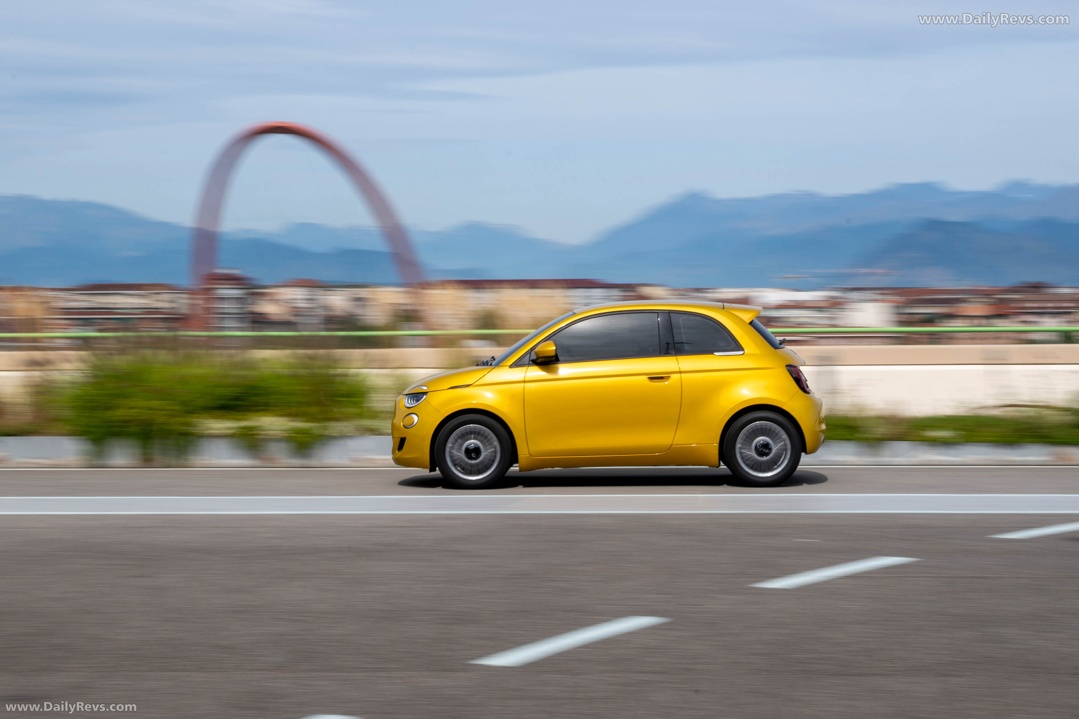 2026 Fiat 500 Hybrid POP Side View