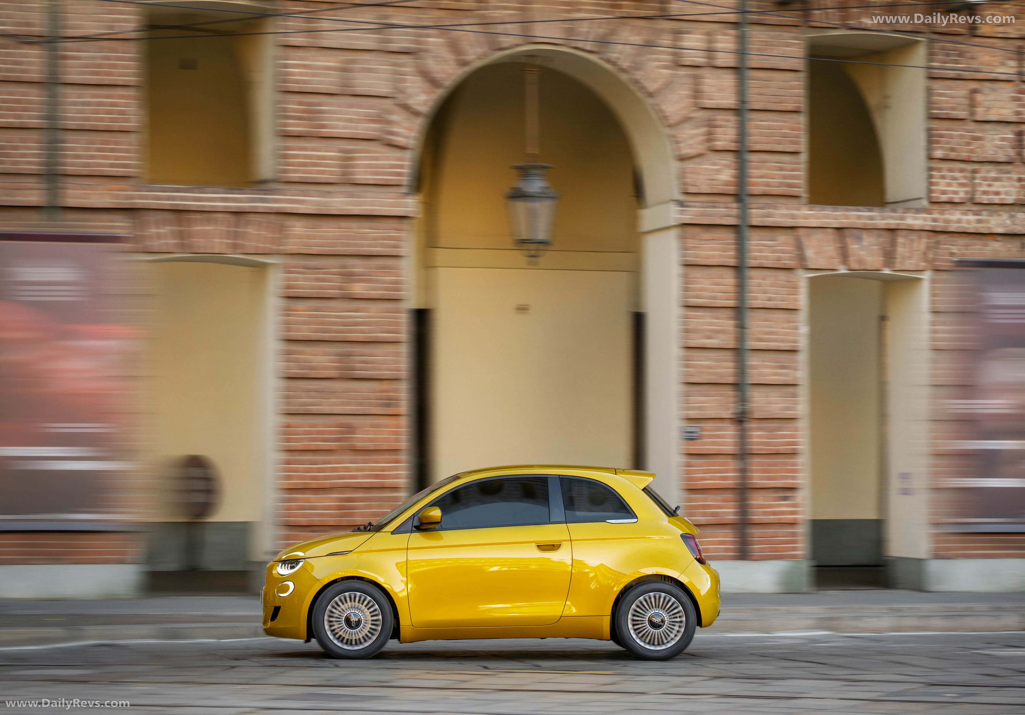 2026 Fiat 500 Hybrid POP Side View