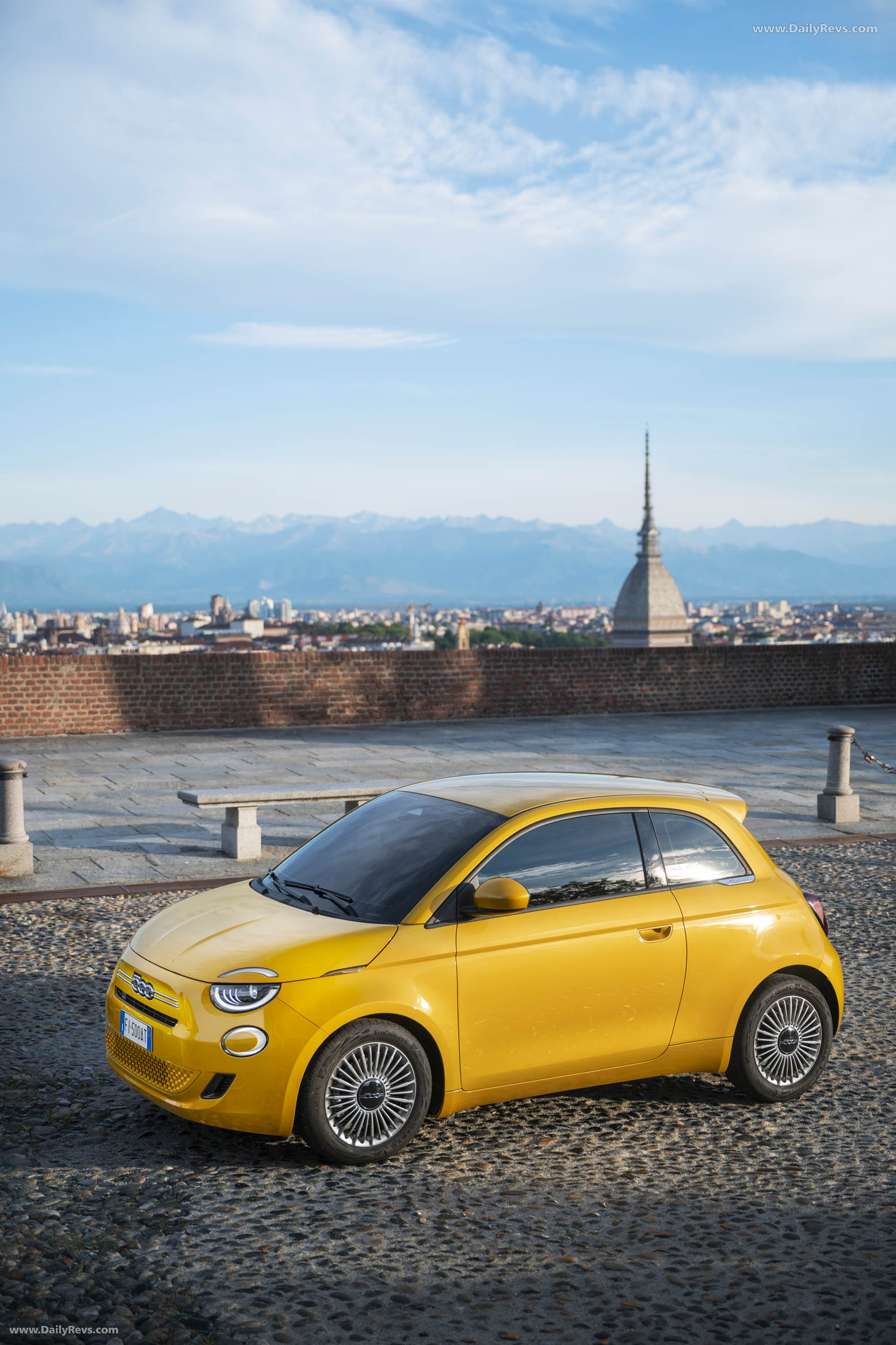 2026 Fiat 500 Hybrid POP Front View
