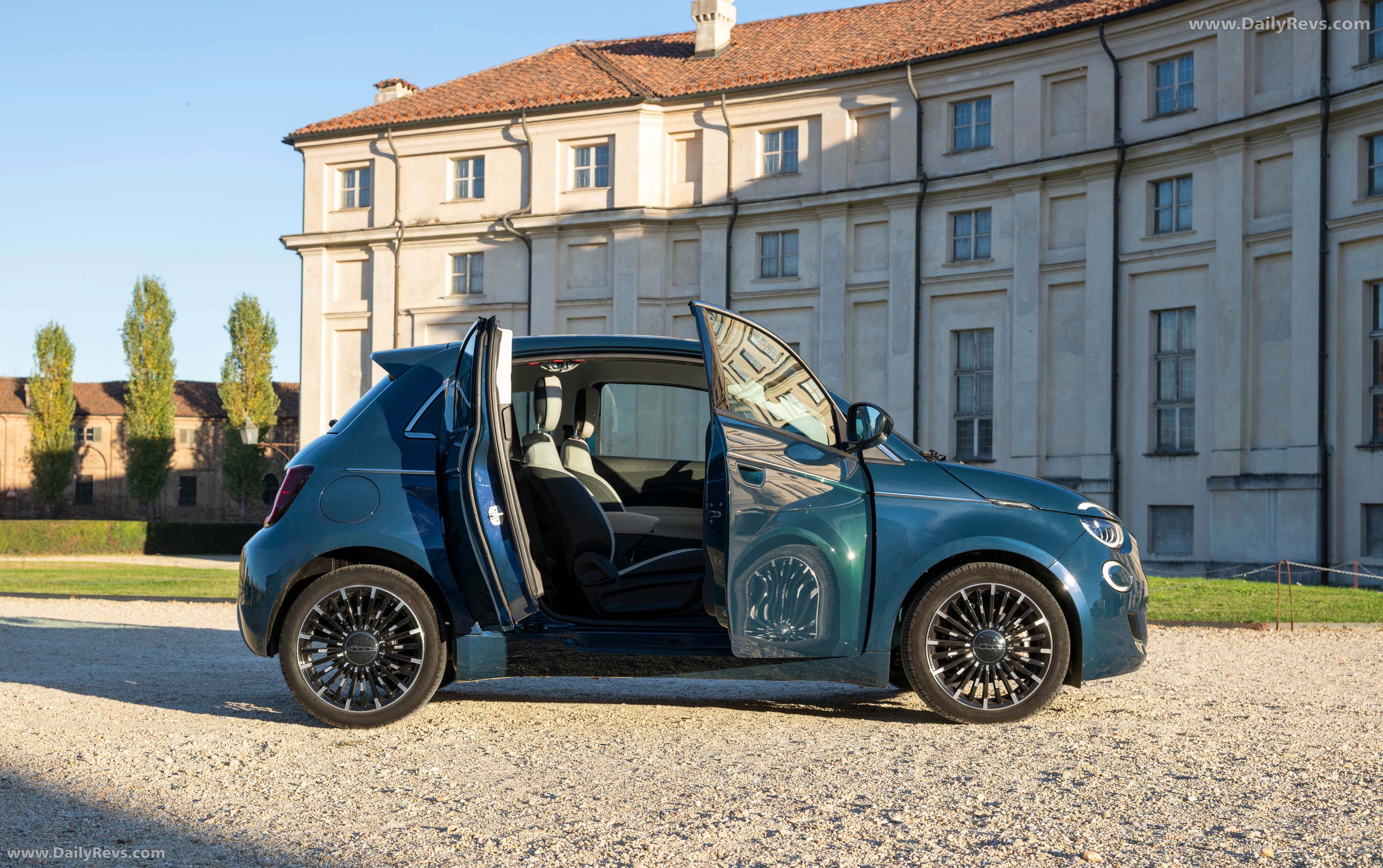 2026 Fiat 500 Hybrid ICON Side View