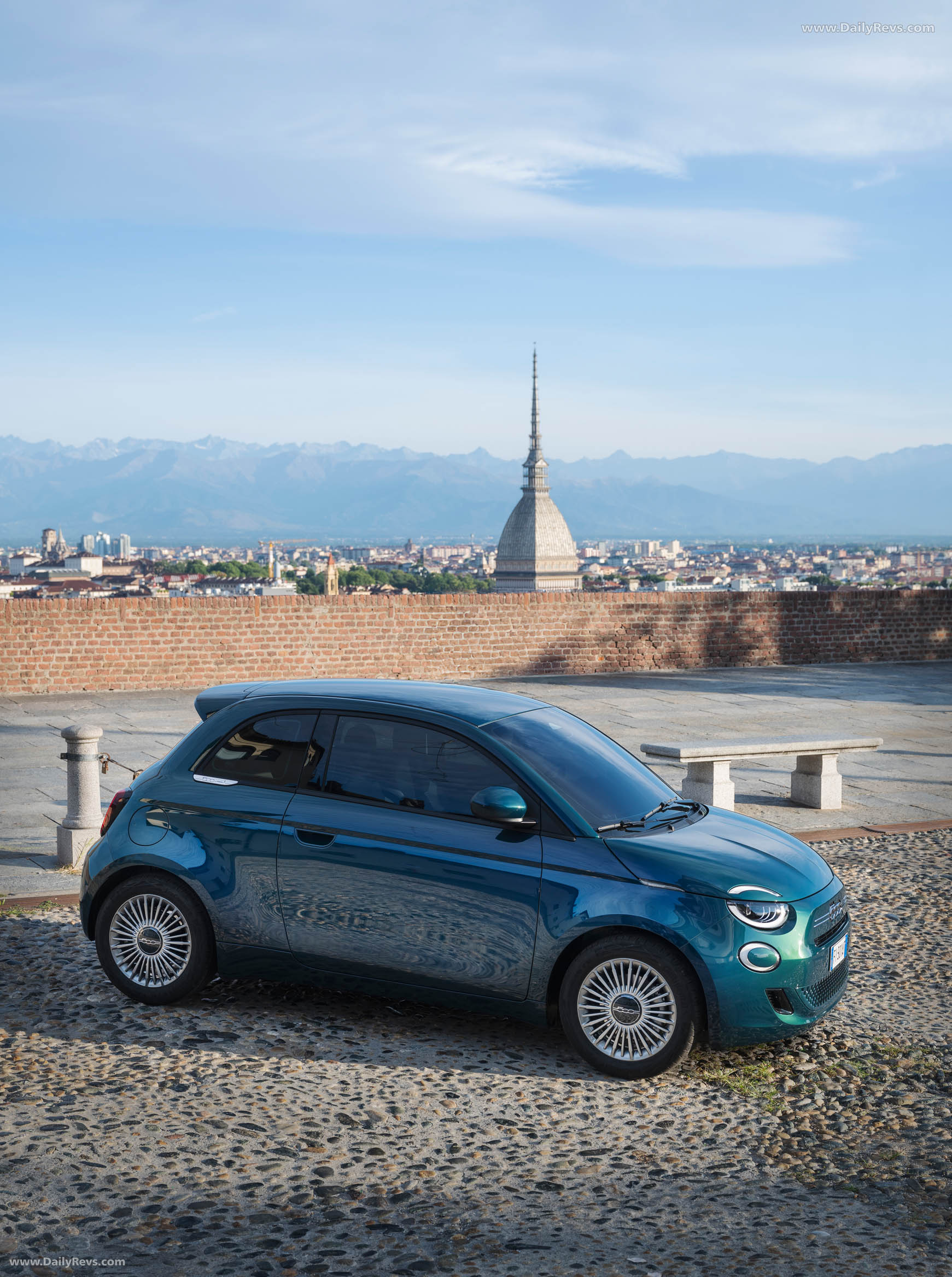 2026 Fiat 500 Hybrid ICON Side View