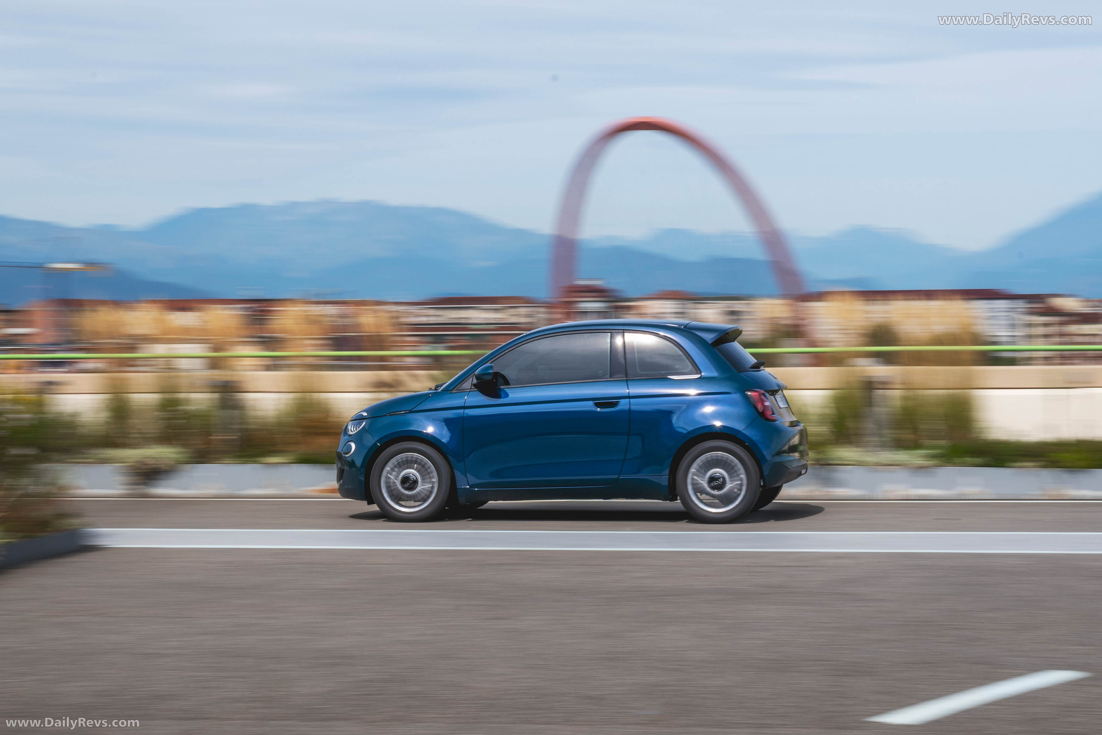 2026 Fiat 500 Hybrid ICON Side View