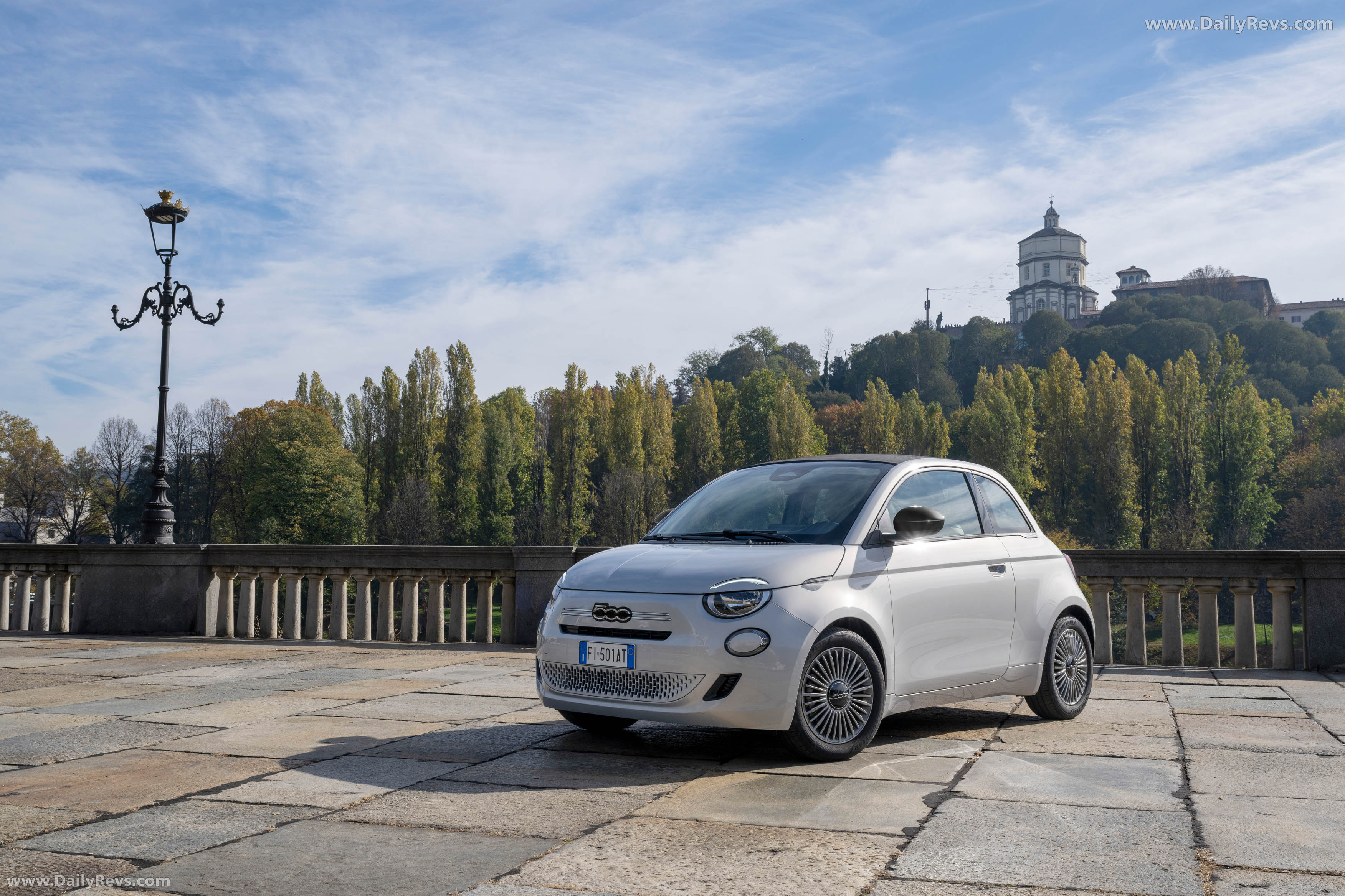 2026 Fiat 500 Hybrid La Prima Front View