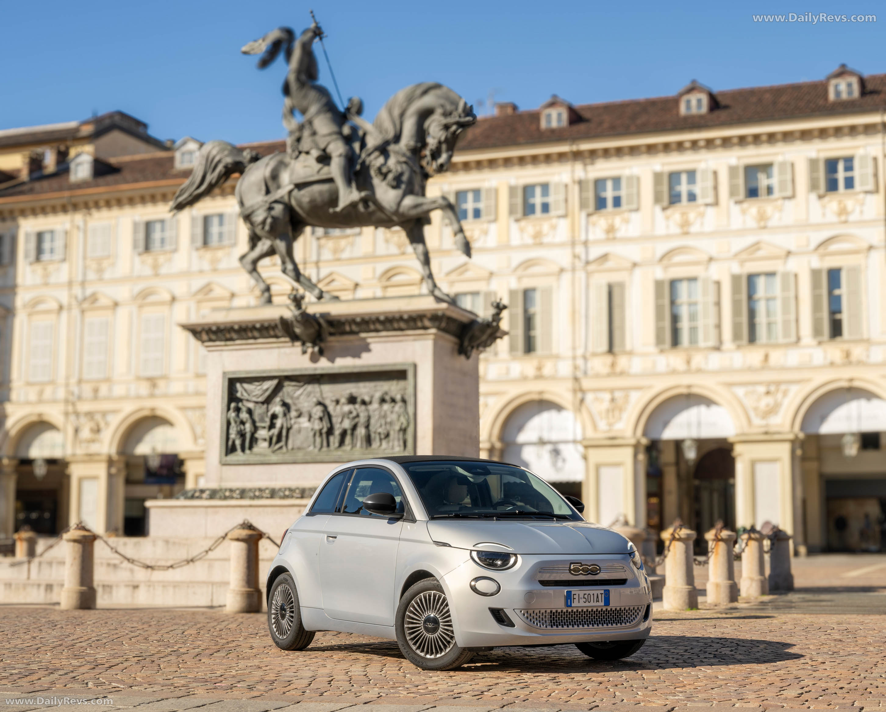 2026 Fiat 500 Hybrid La Prima Front View