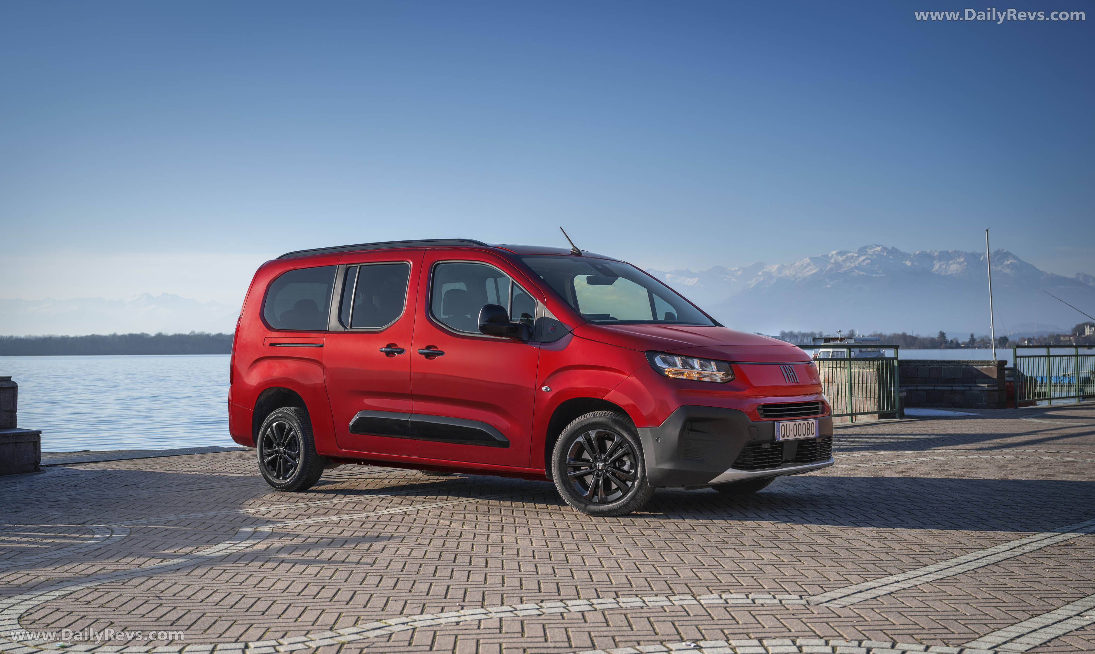 2027 Fiat QUBO L Side View