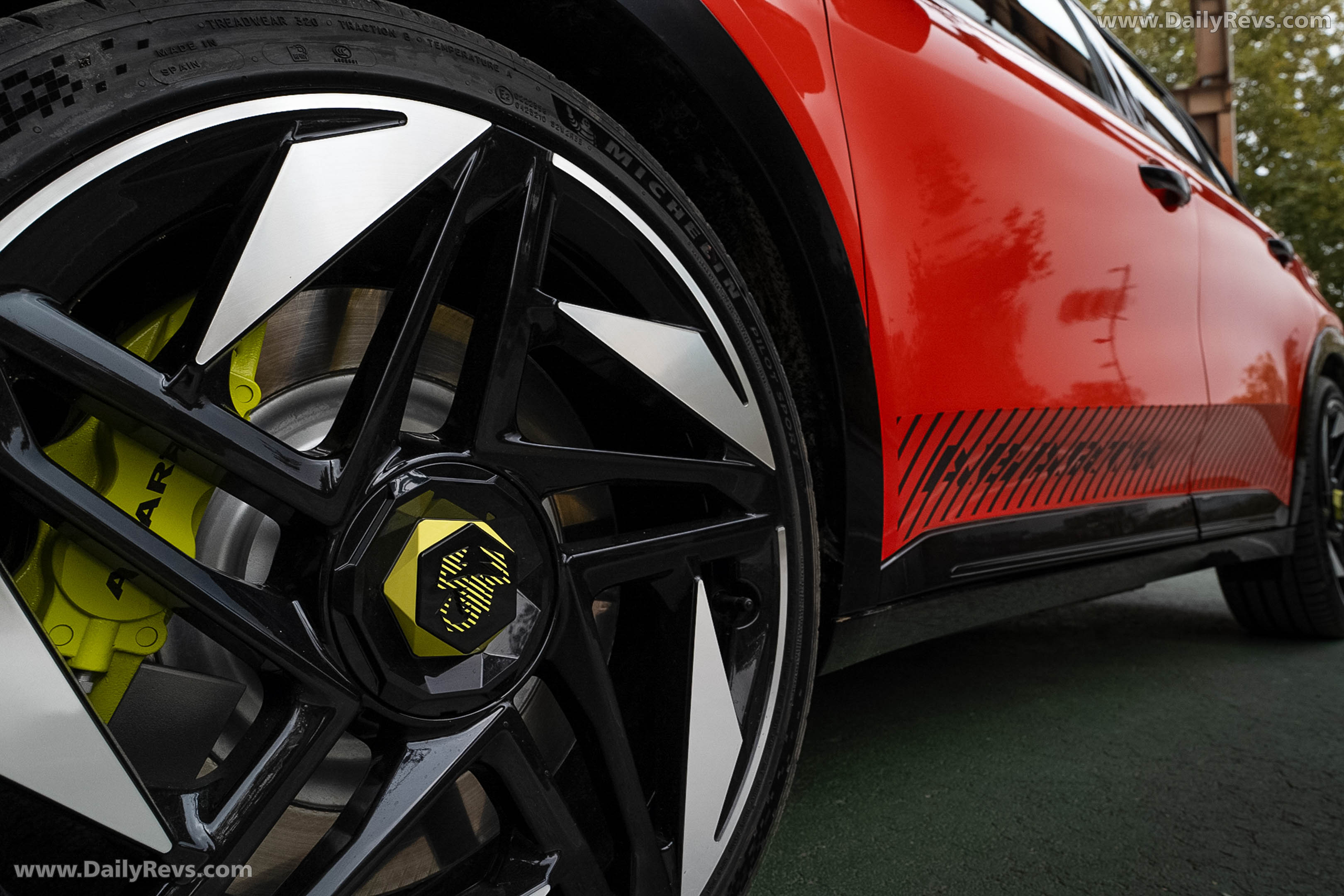 2025 Fiat Abarth 600e Competizione Exterior