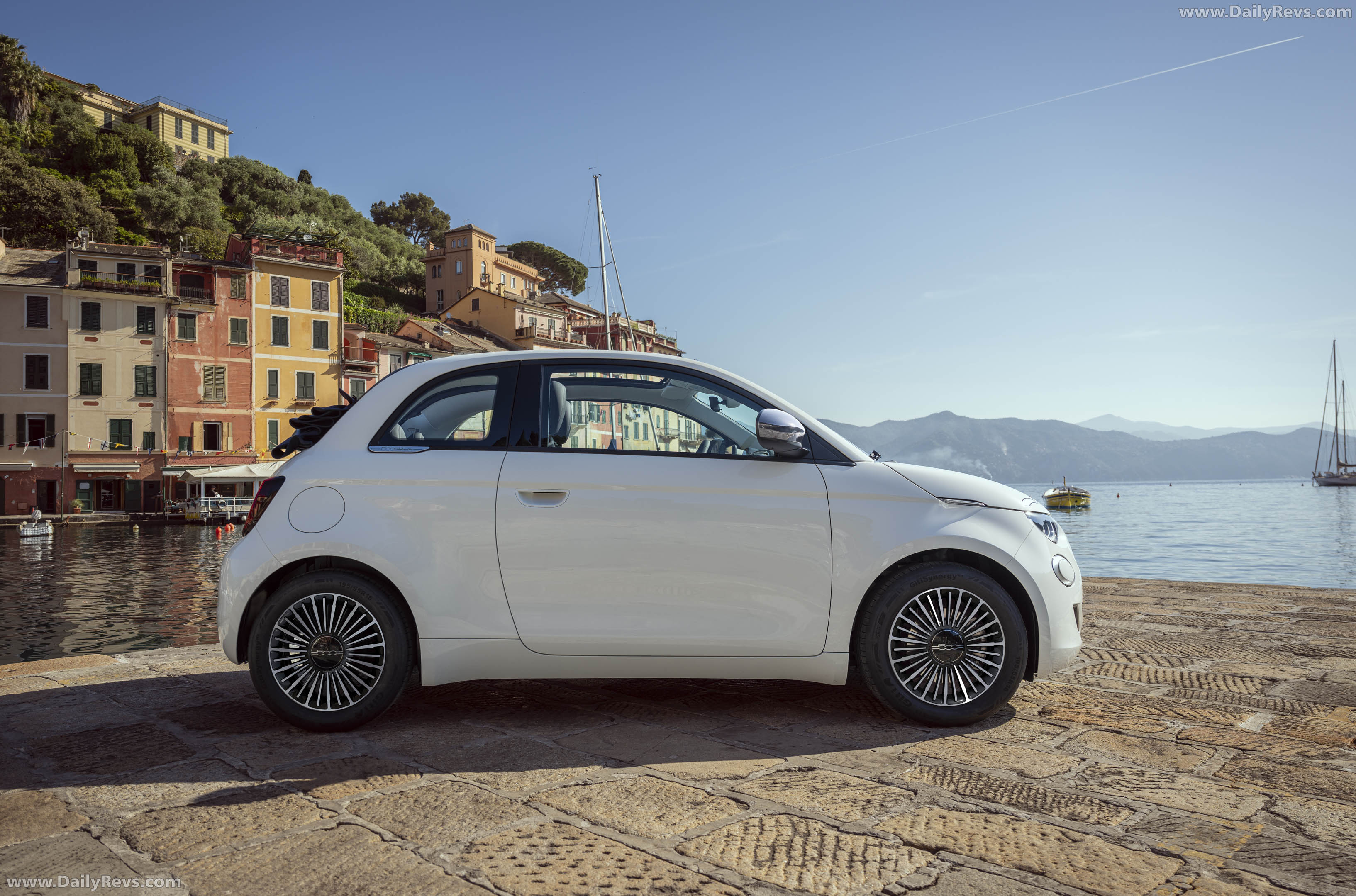 2026 Fiat 500 Dolcevita Side View