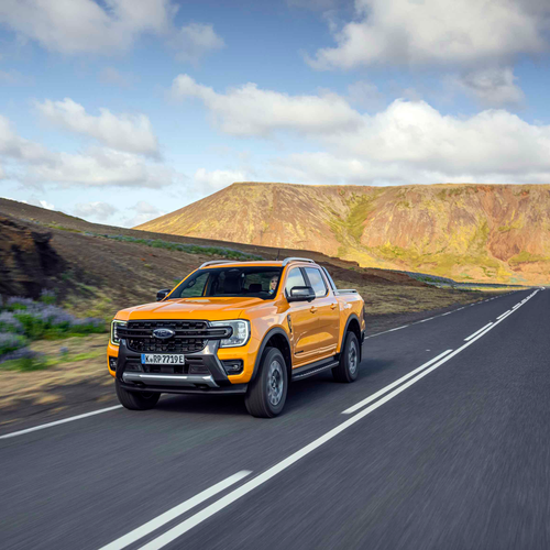 2025 Ford Ranger PHEV Wildtrak Front View