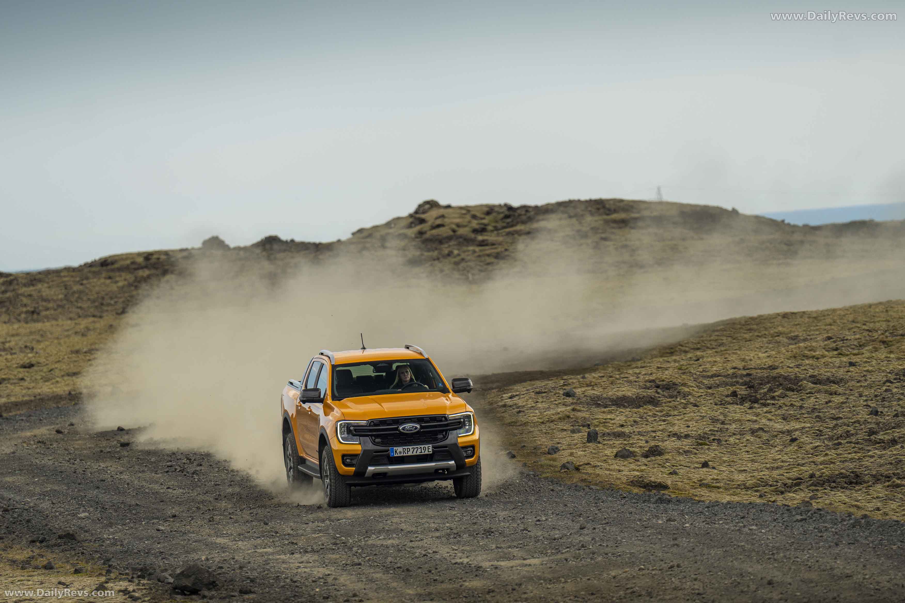 2025 Ford Ranger PHEV Wildtrak Front View