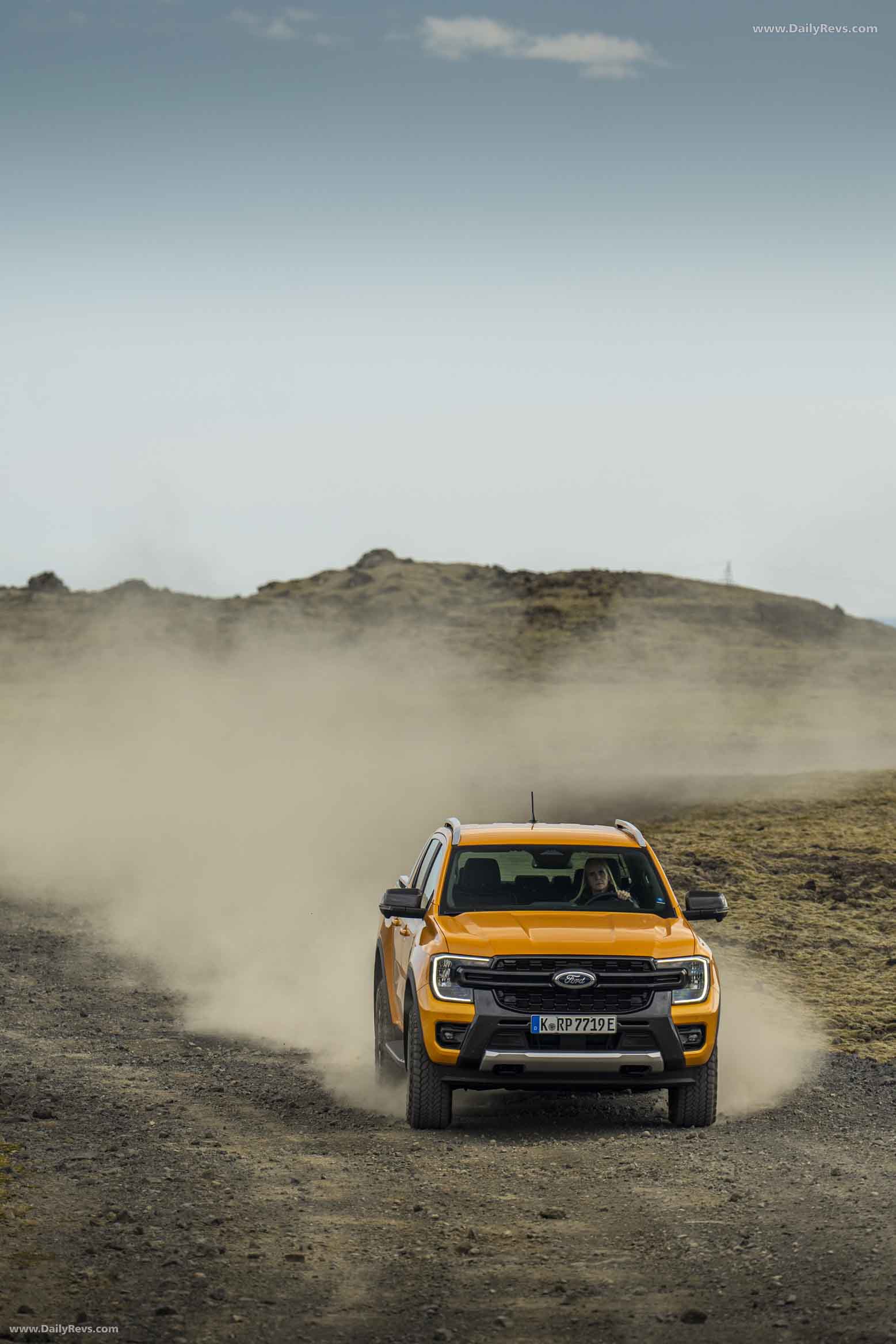 2025 Ford Ranger PHEV Wildtrak Front View