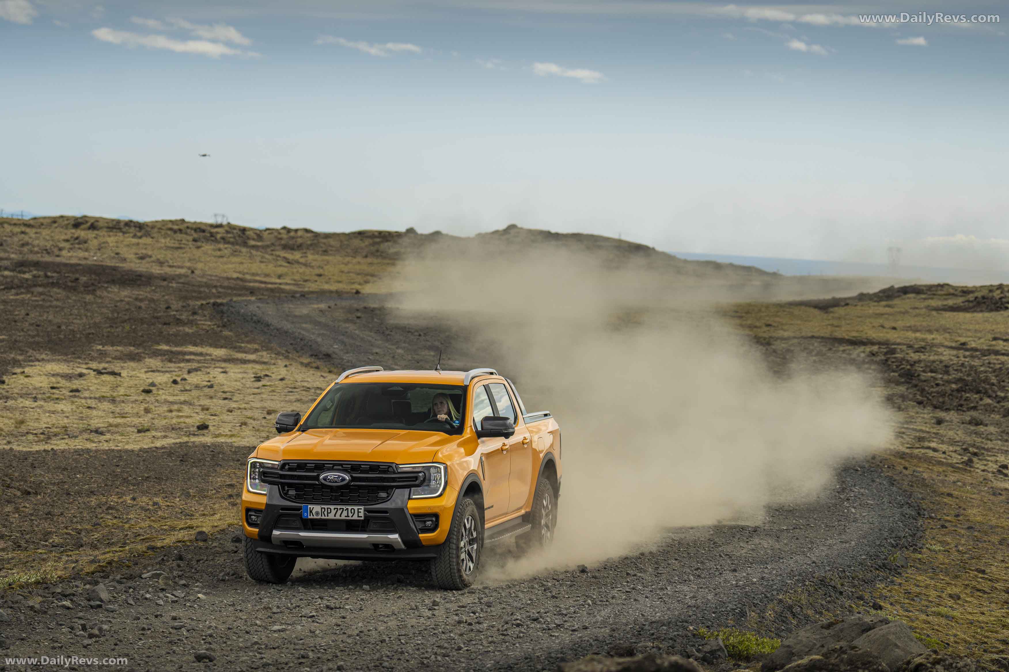 2025 Ford Ranger PHEV Wildtrak Front View