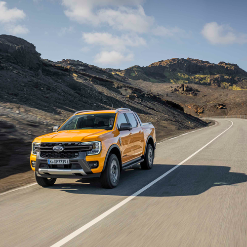 2025 Ford Ranger PHEV Wildtrak Front View