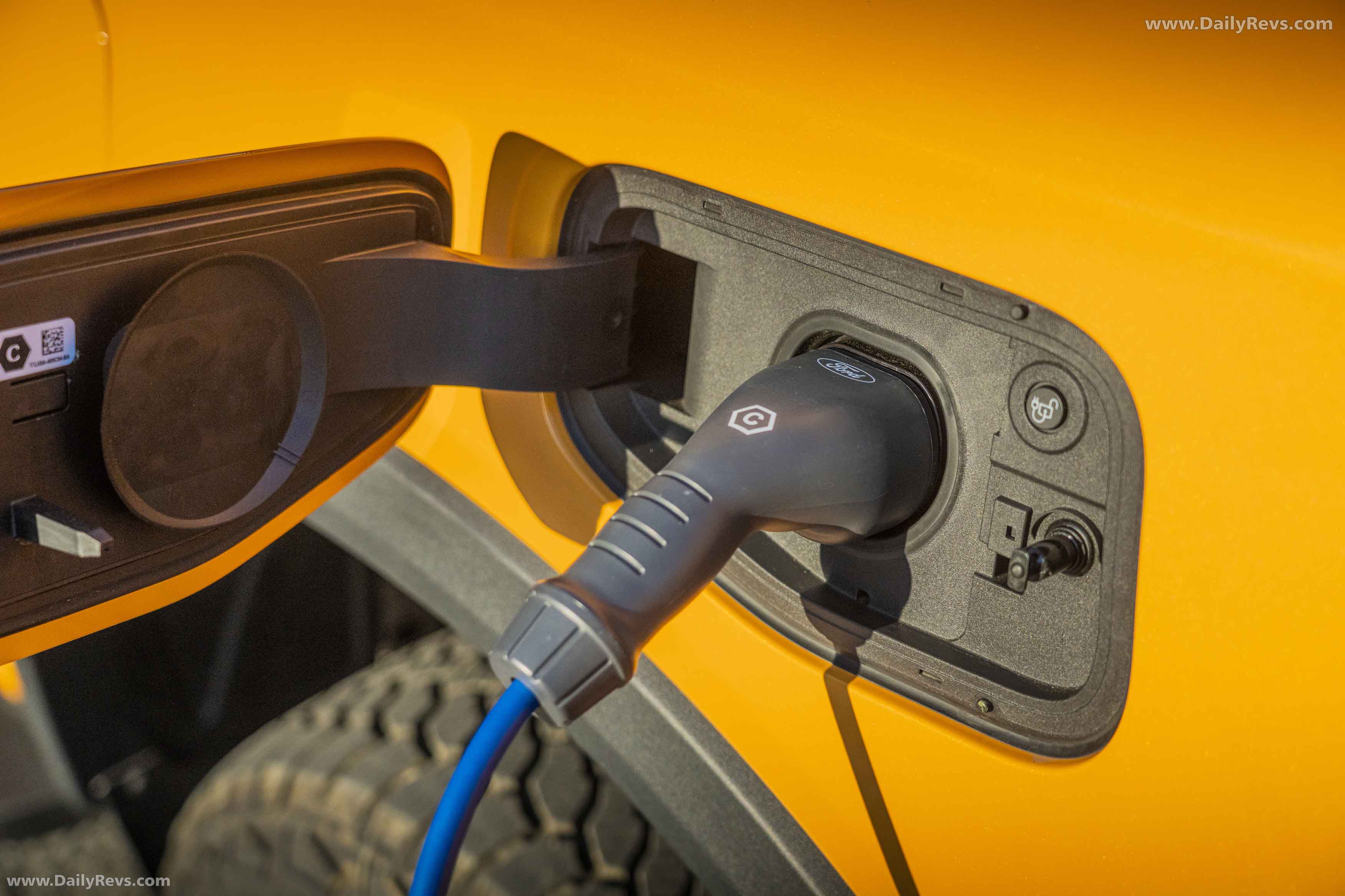 2025 Ford Ranger PHEV Wildtrak Exterior