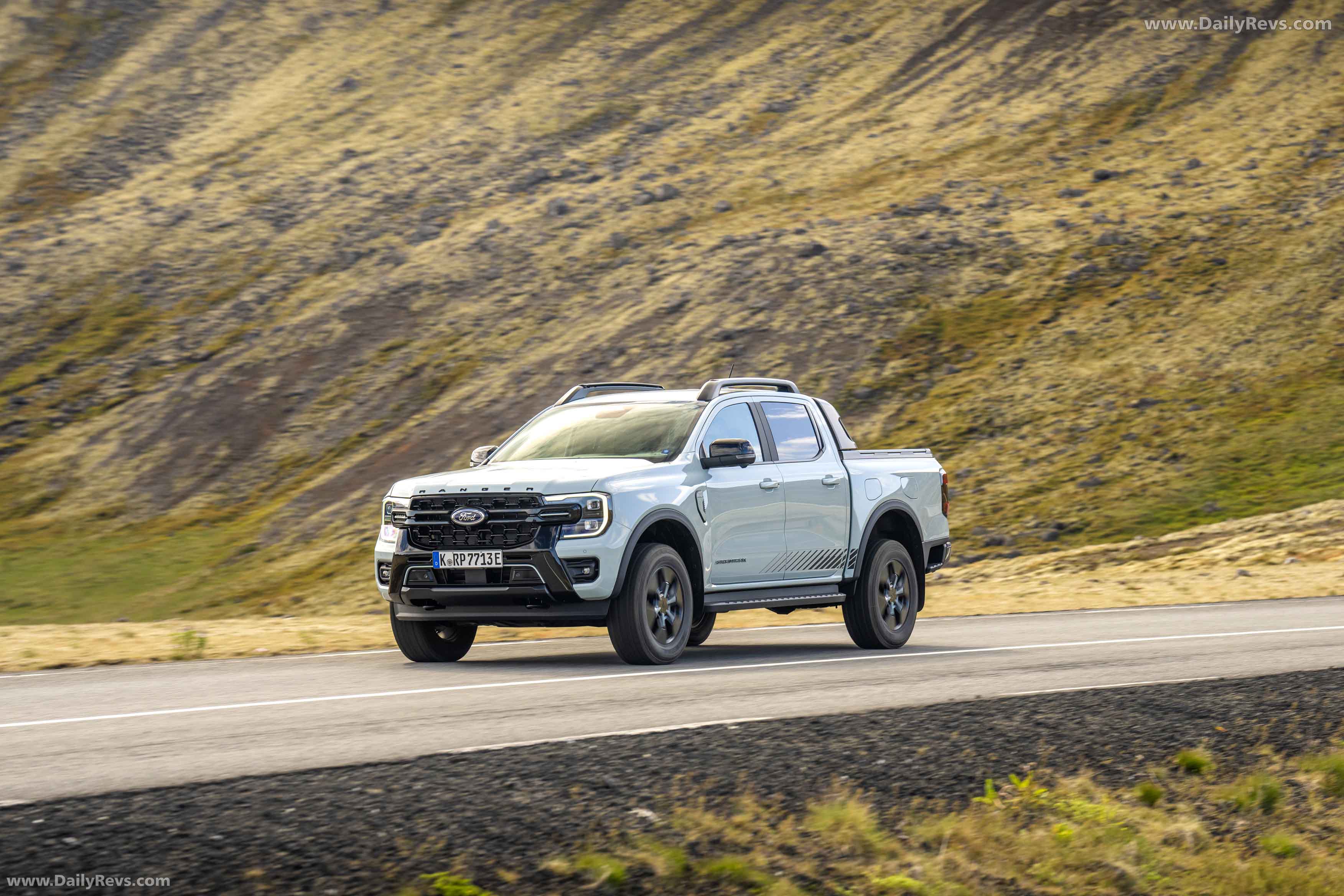 2025 Ford Ranger PHEV Stormtrak Front View