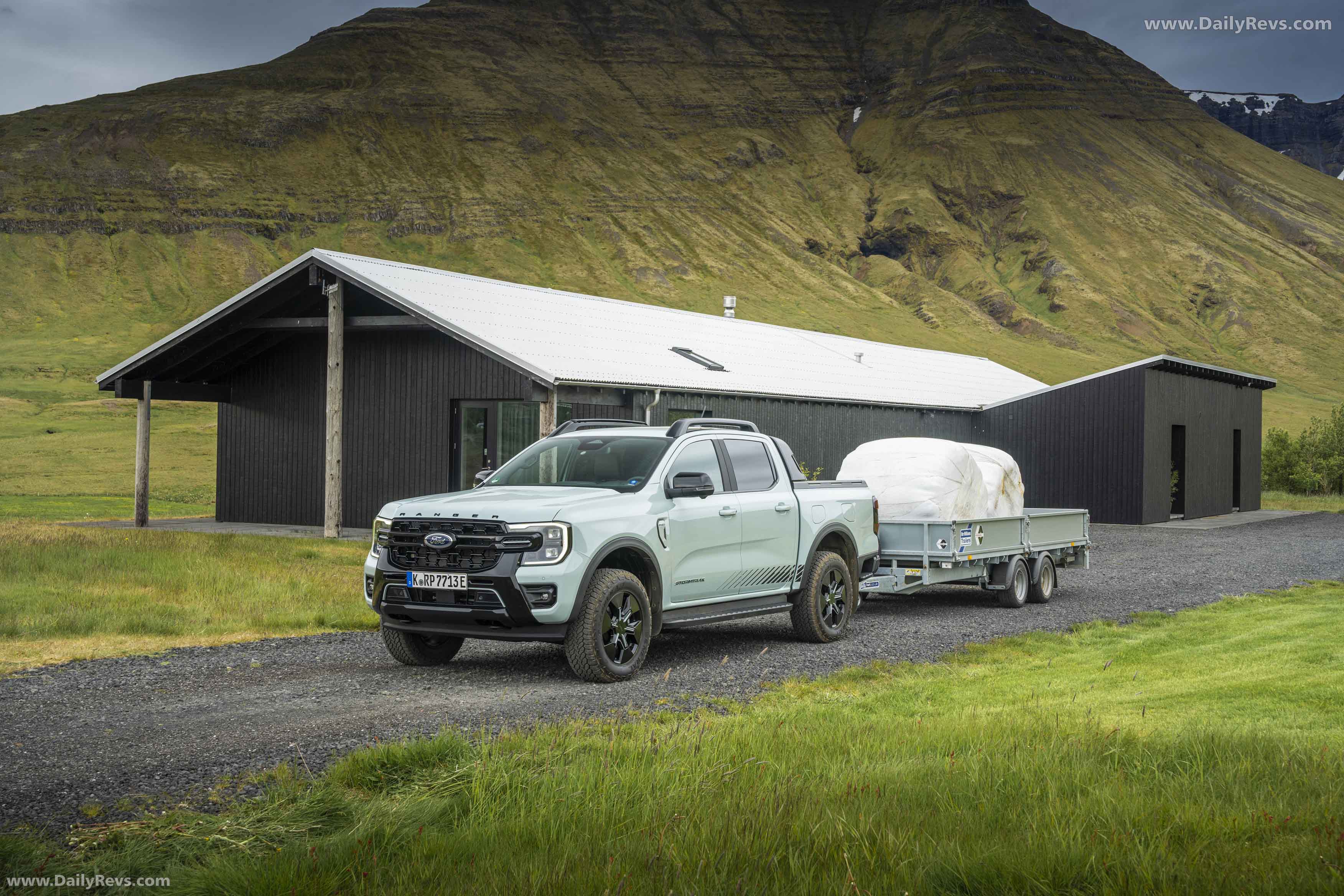 2025 Ford Ranger PHEV Stormtrak Front View