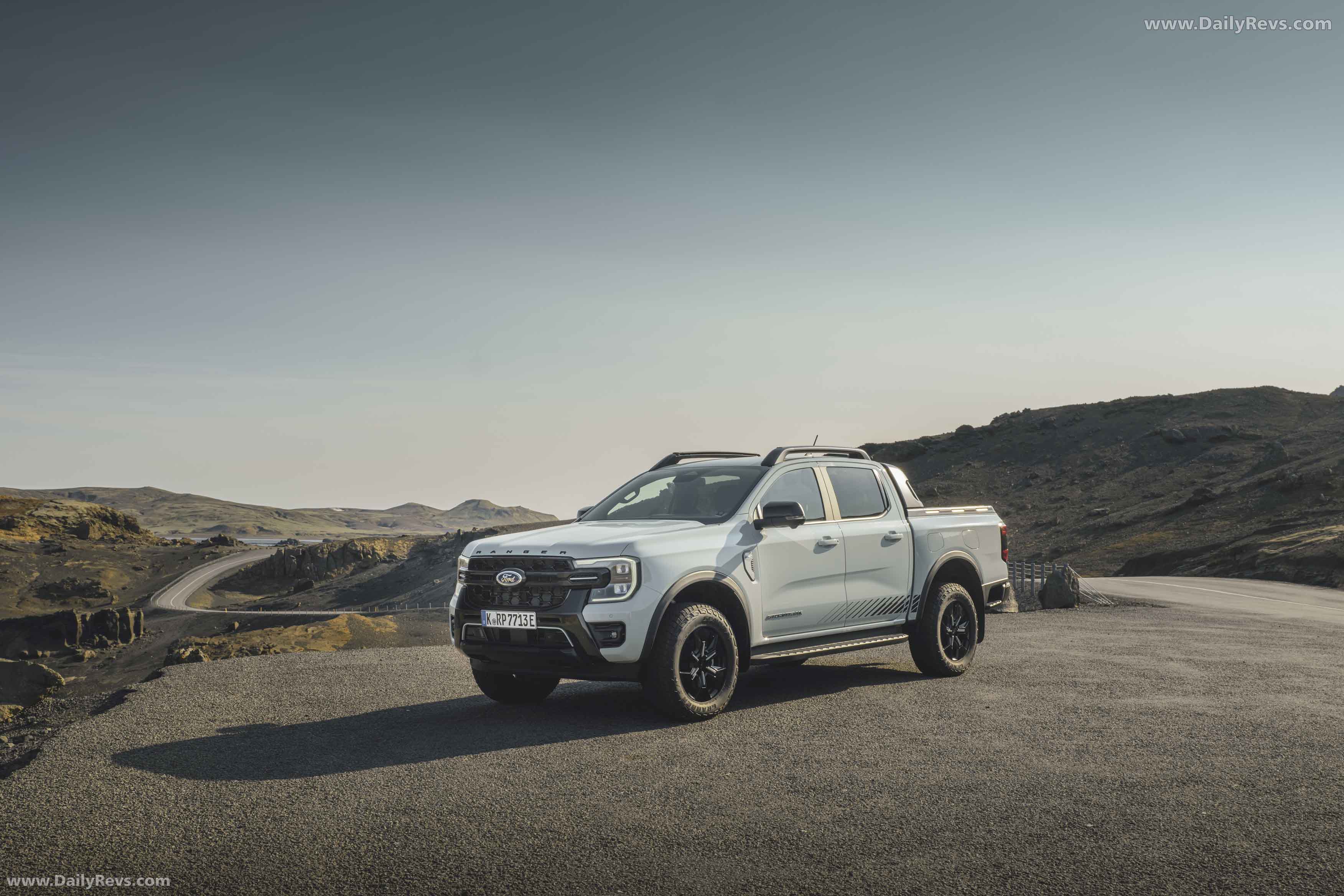 2025 Ford Ranger PHEV Stormtrak Front View