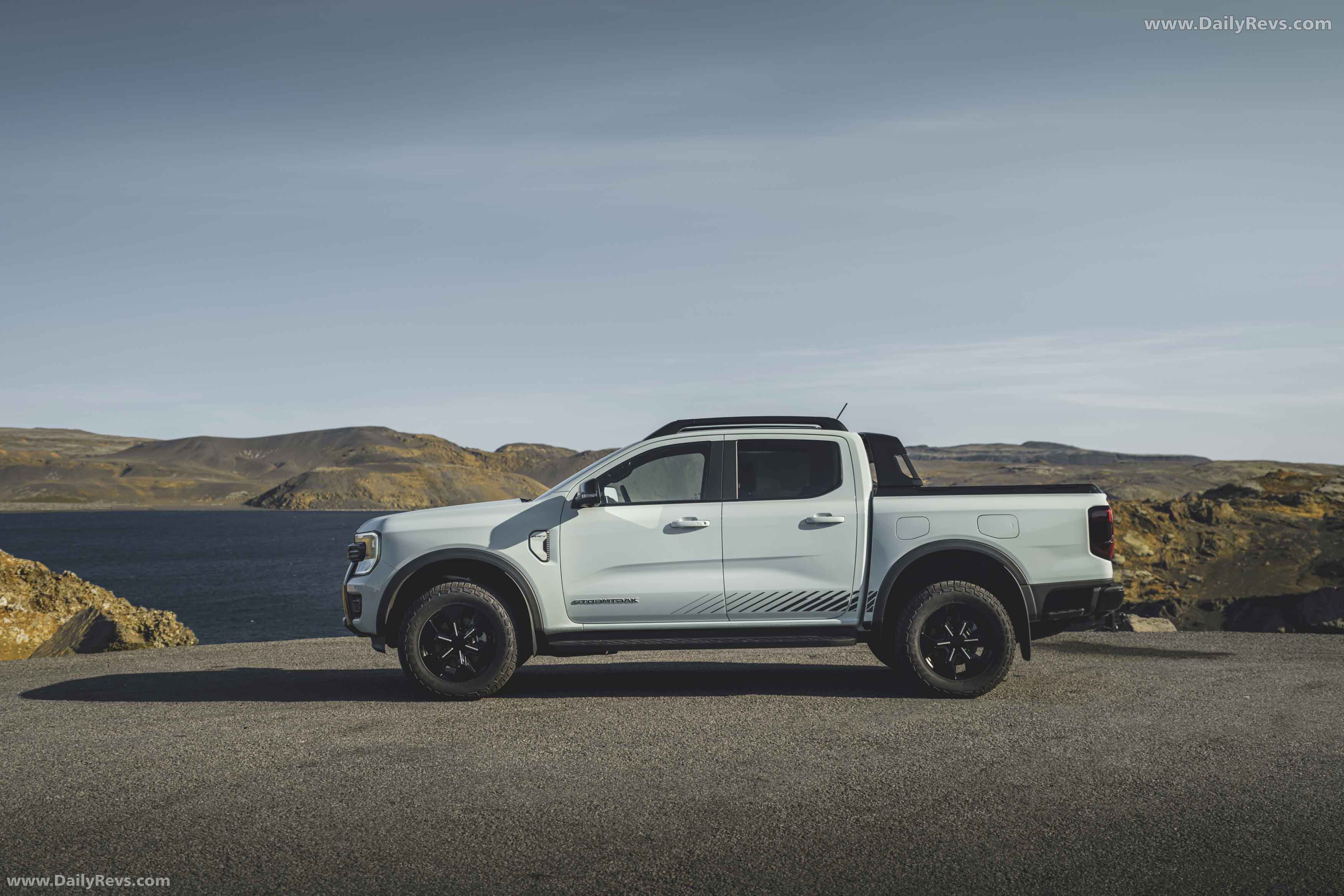 2025 Ford Ranger PHEV Stormtrak Side View