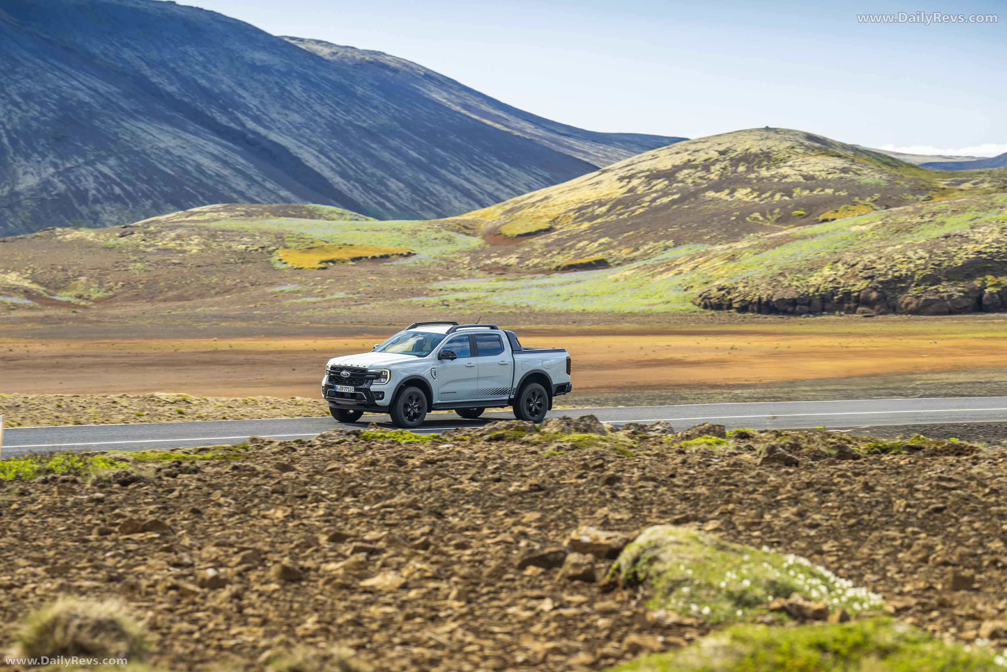 2025 Ford Ranger PHEV Stormtrak Front View