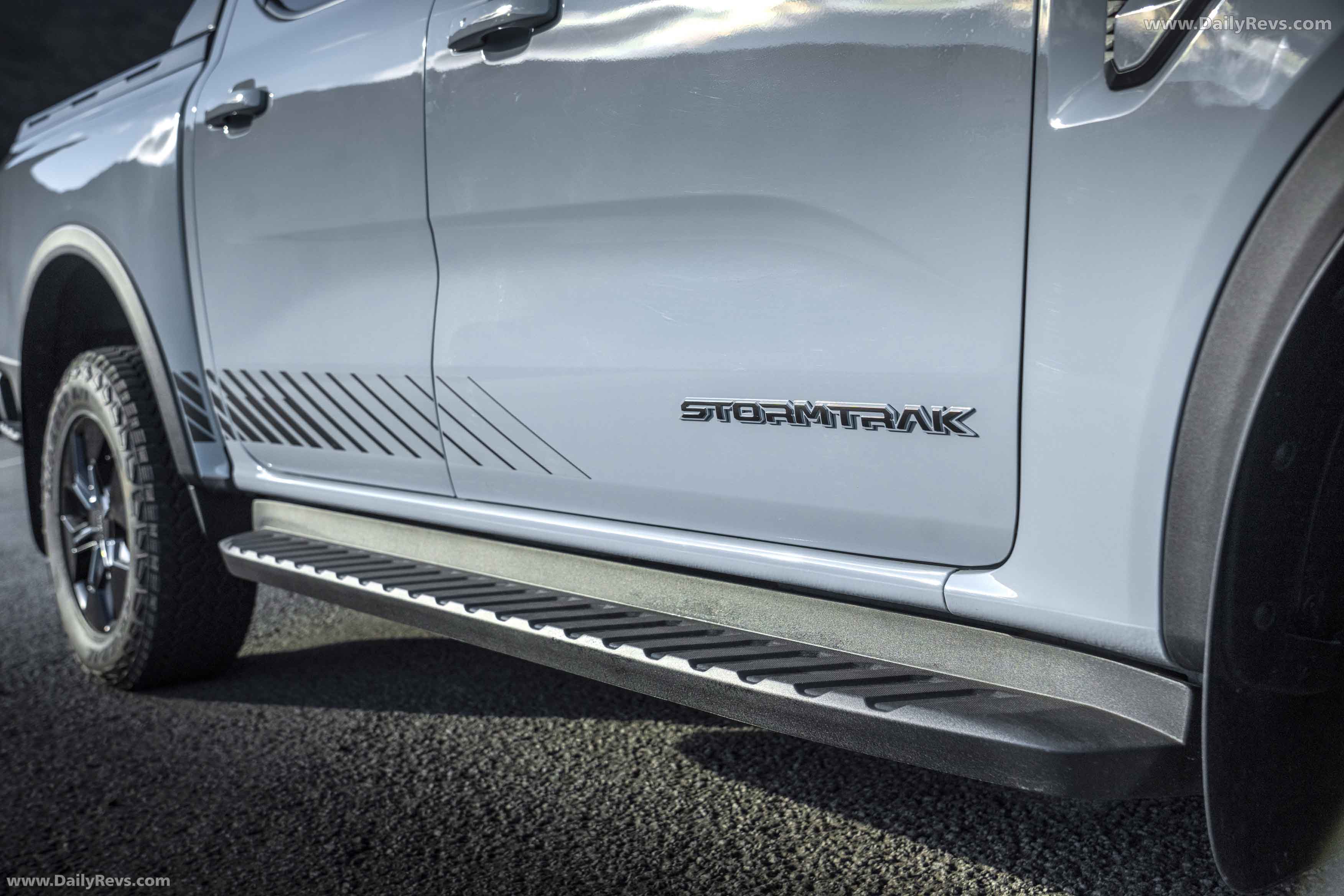 2025 Ford Ranger PHEV Stormtrak Exterior
