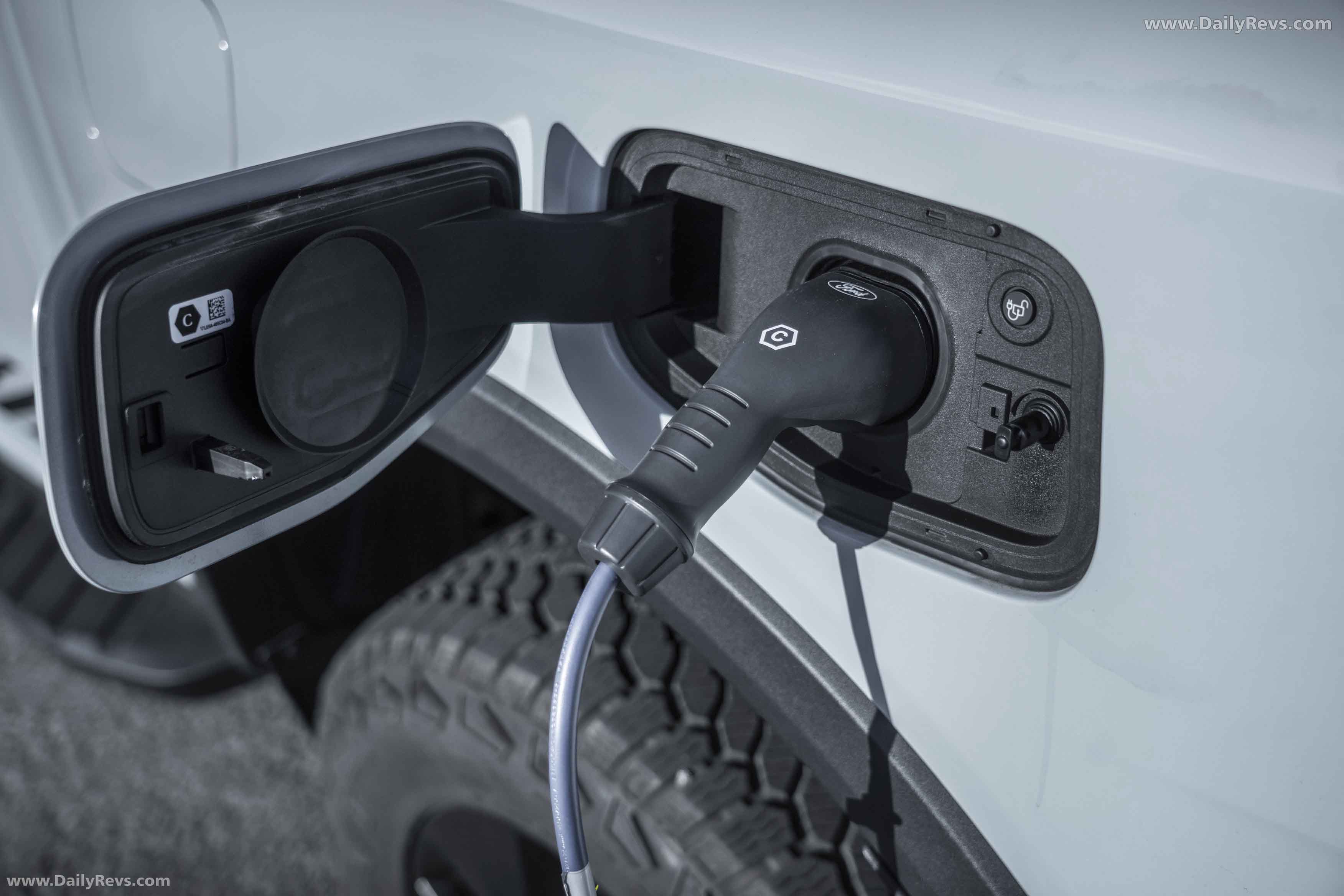 2025 Ford Ranger PHEV Stormtrak Exterior