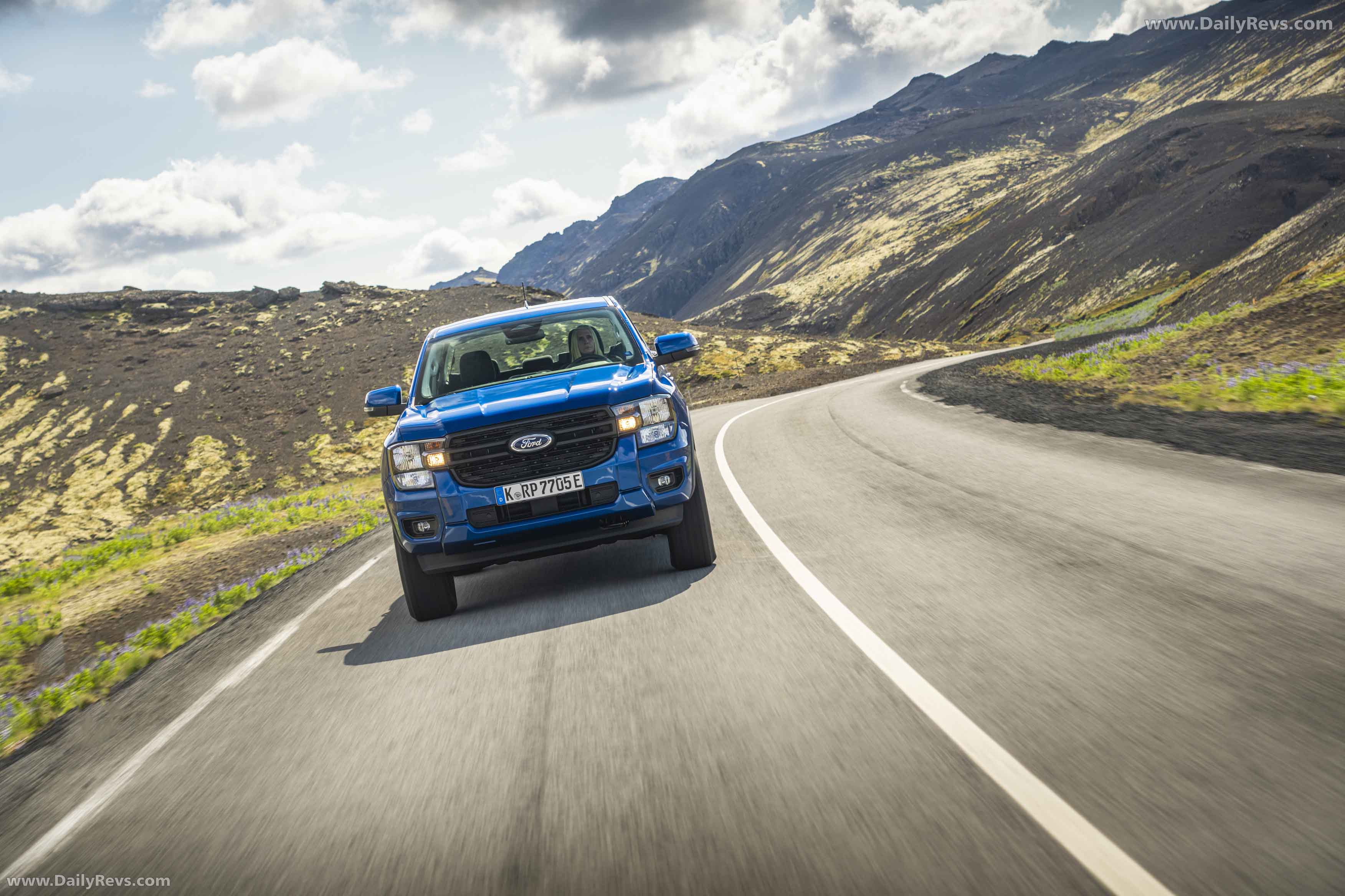 2025 Ford Ranger PHEV XLT Front View