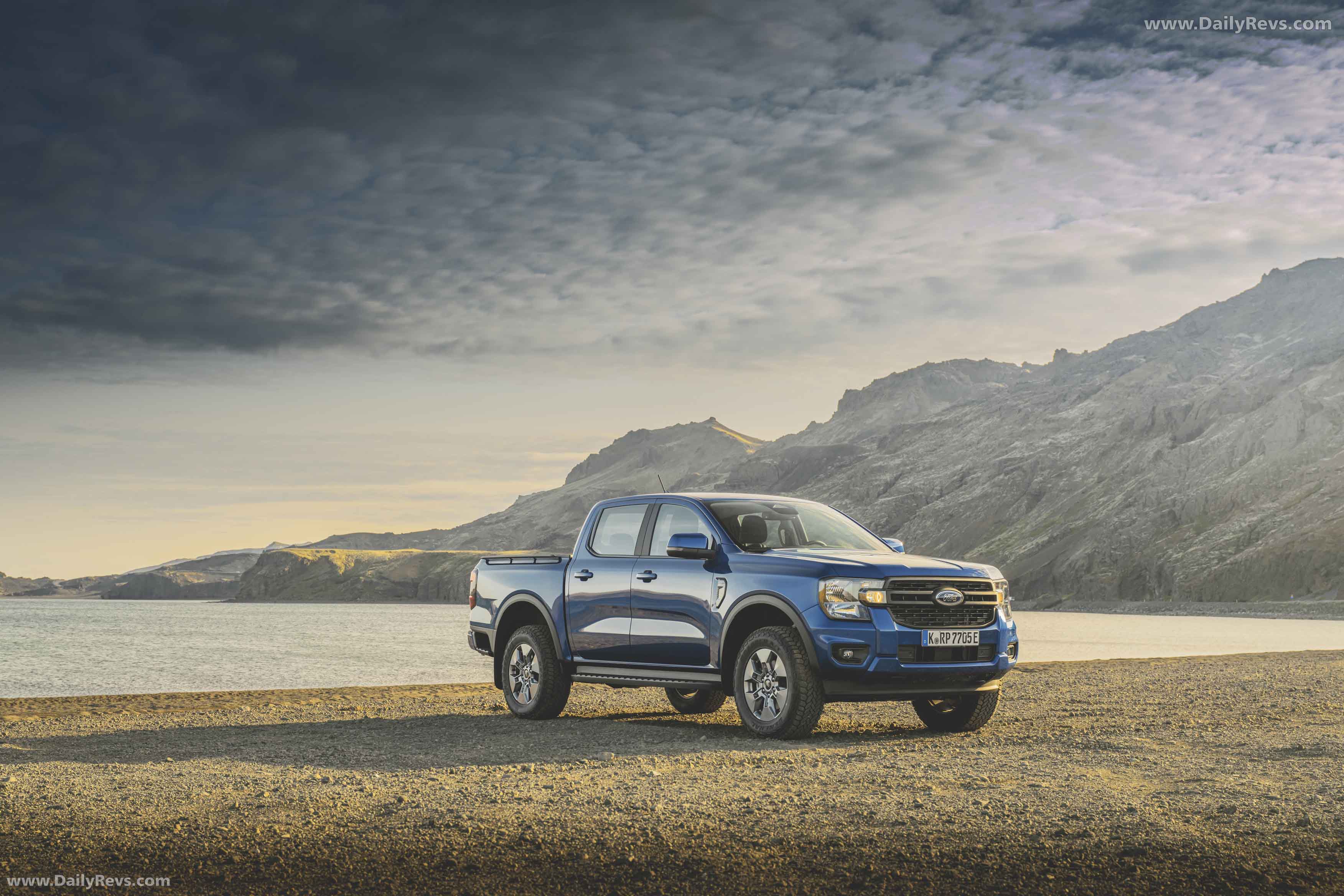 2025 Ford Ranger PHEV XLT Front View