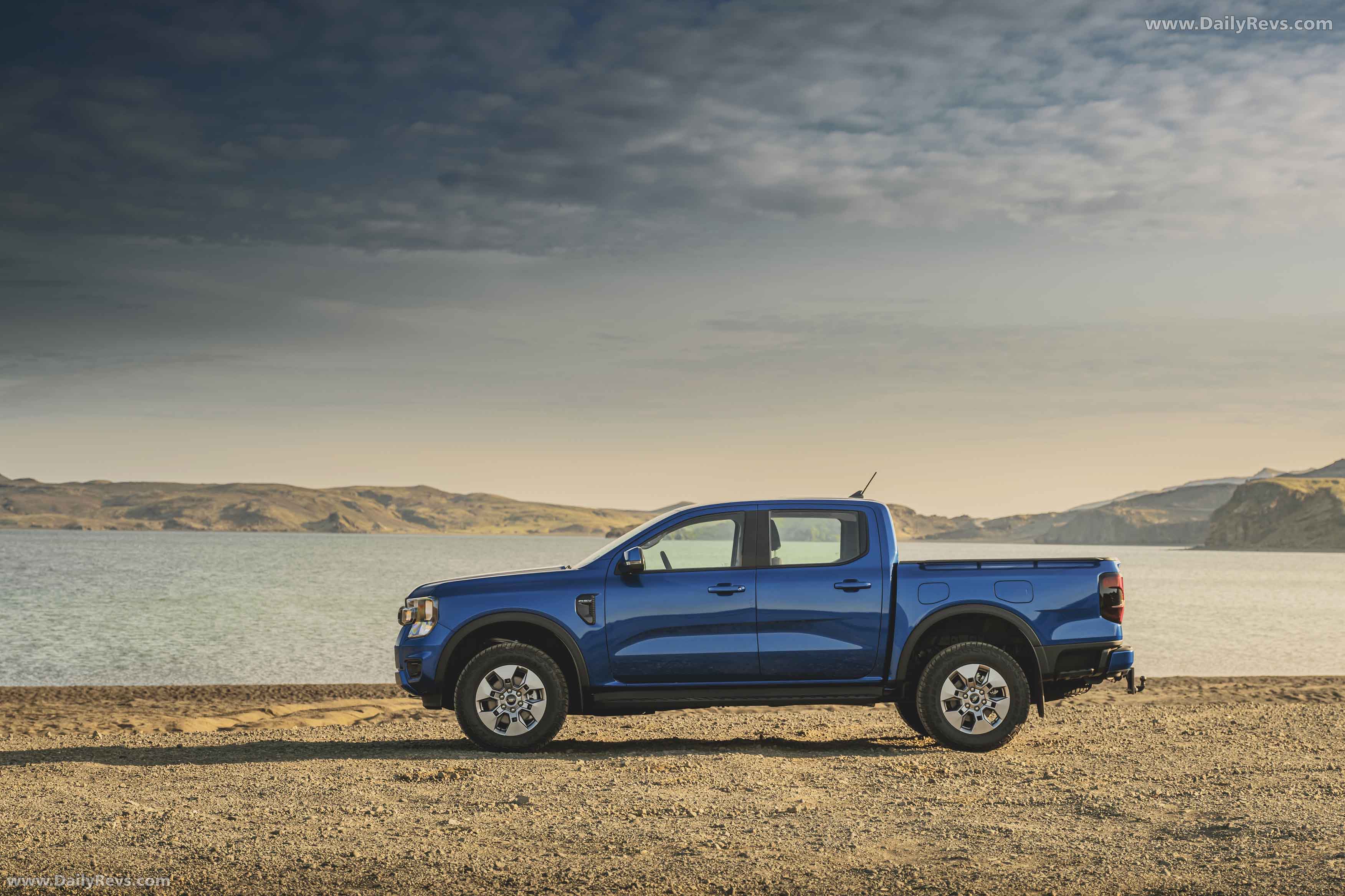 2025 Ford Ranger PHEV XLT Side View