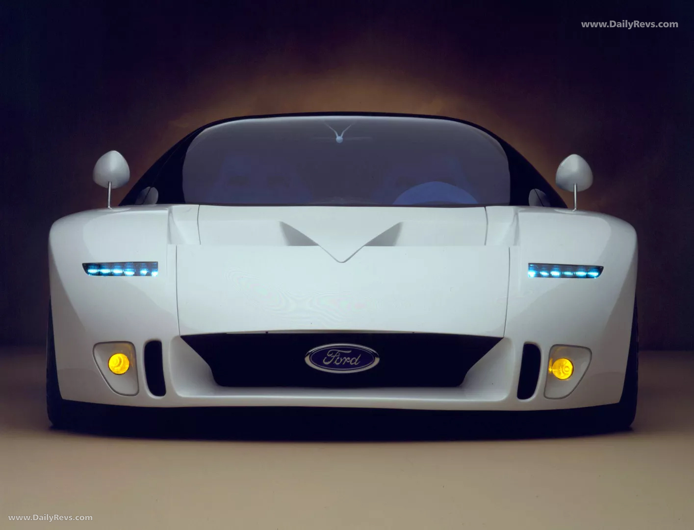 1995 Ford GT90 Concept Front View