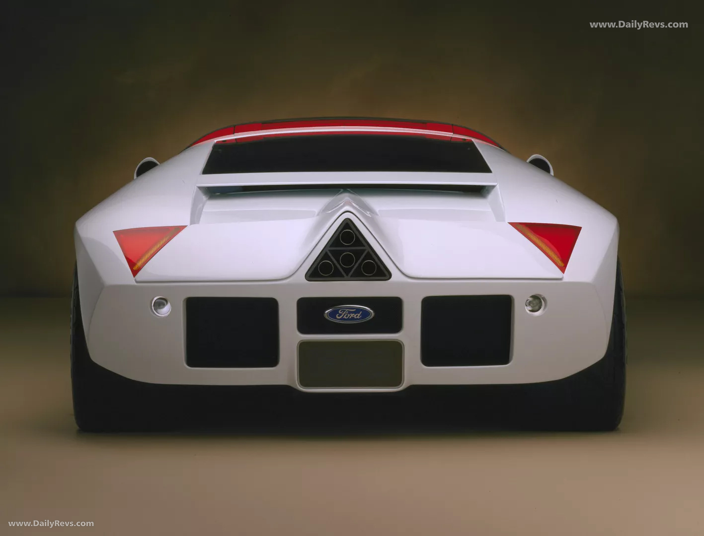 1995 Ford GT90 Concept Rear View