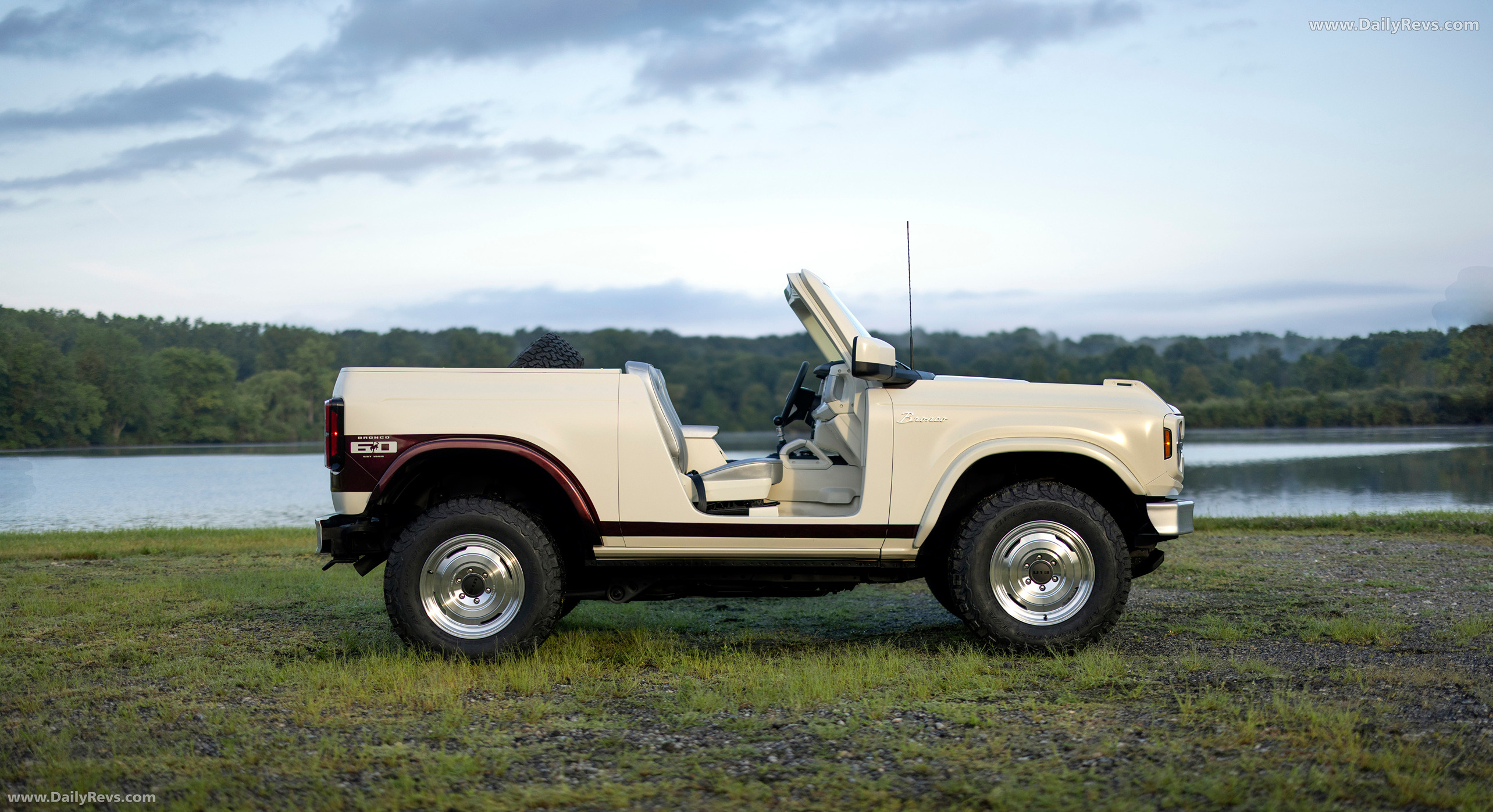 2025 Ford Bronco Roadster Concept Side View