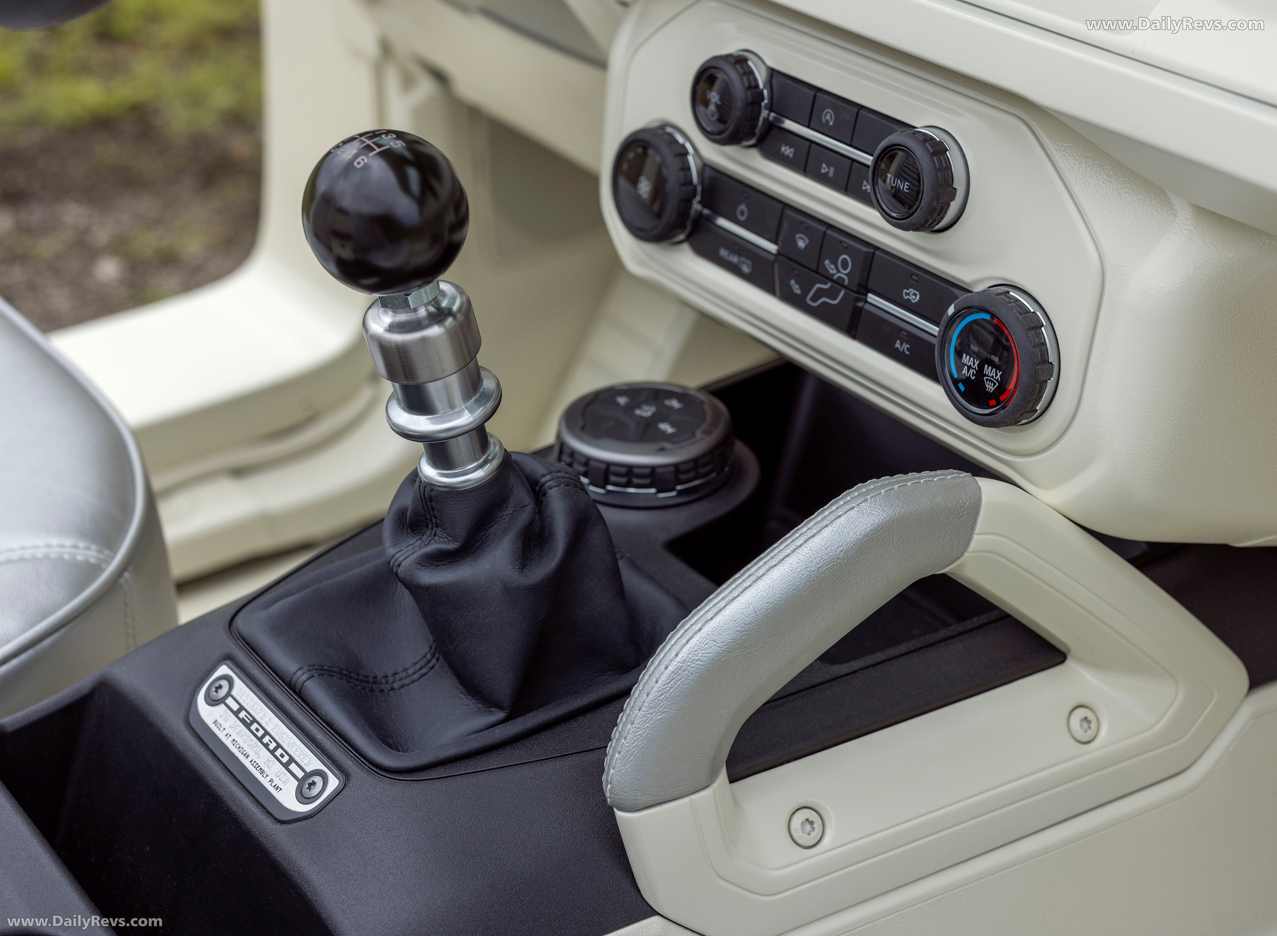 2025 Ford Bronco Roadster Concept Interior