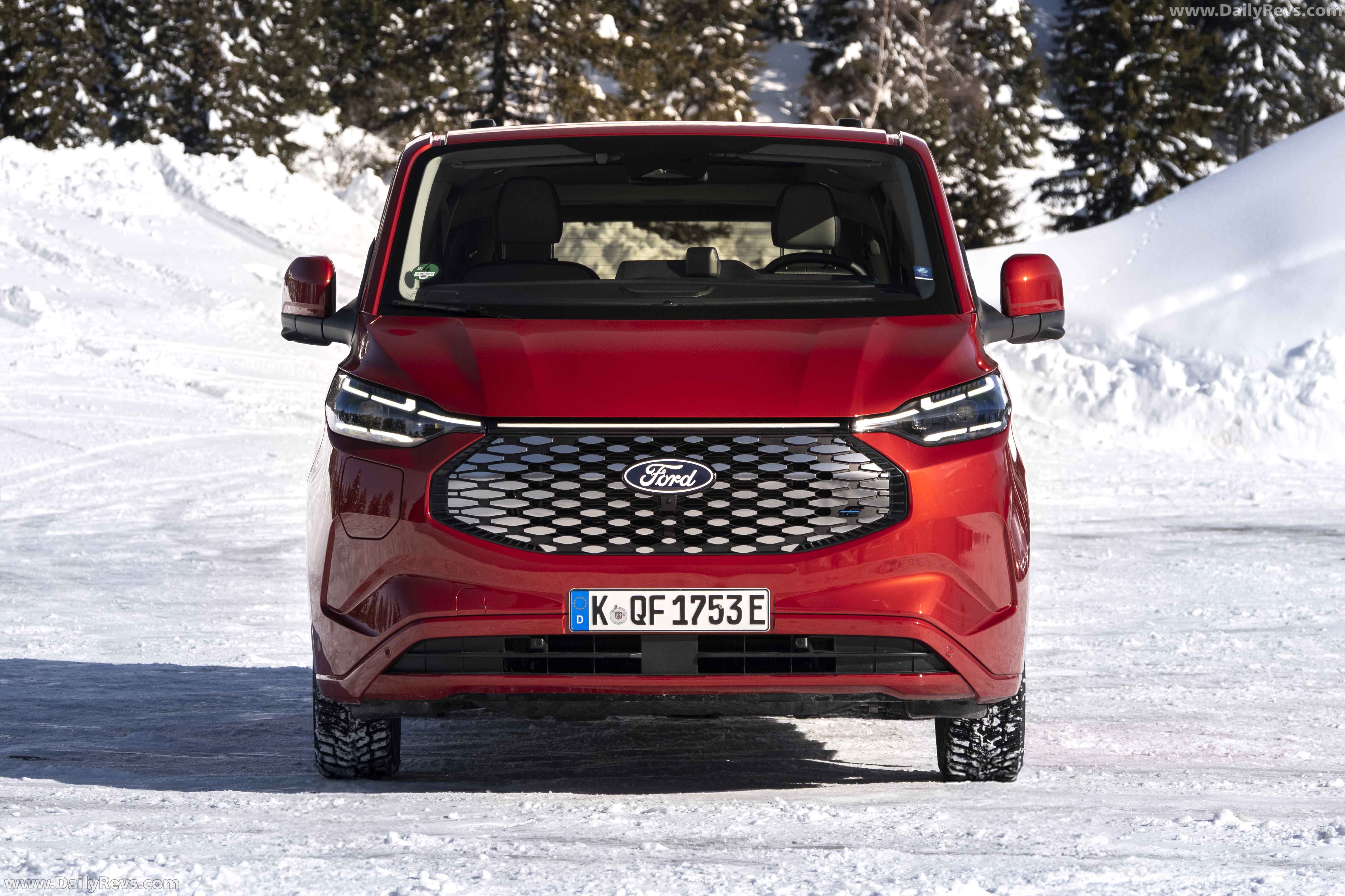 2026 Ford E-Tourneo Custom AWD Front View