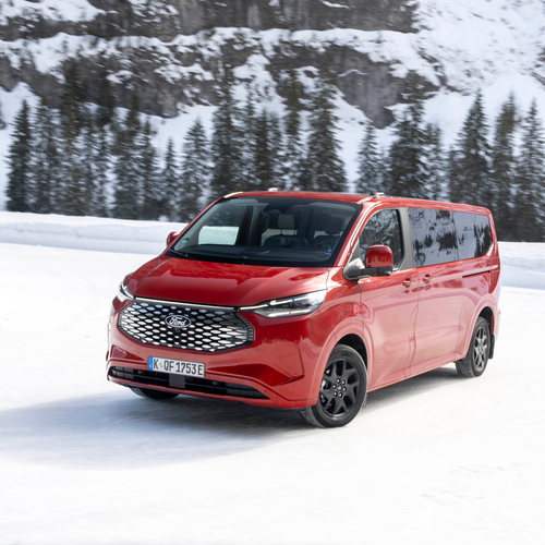 2026 Ford E-Tourneo Custom AWD Front View