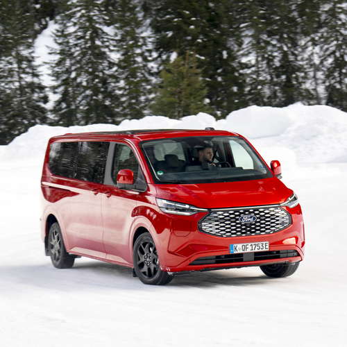 2026 Ford E-Tourneo Custom AWD Front View