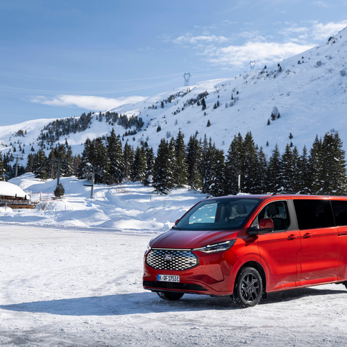 2026 Ford E-Tourneo Custom AWD Front View