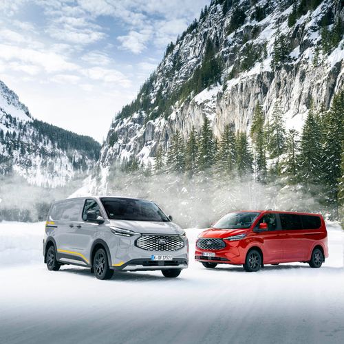 2026 Ford E-Tourneo Custom AWD Front View