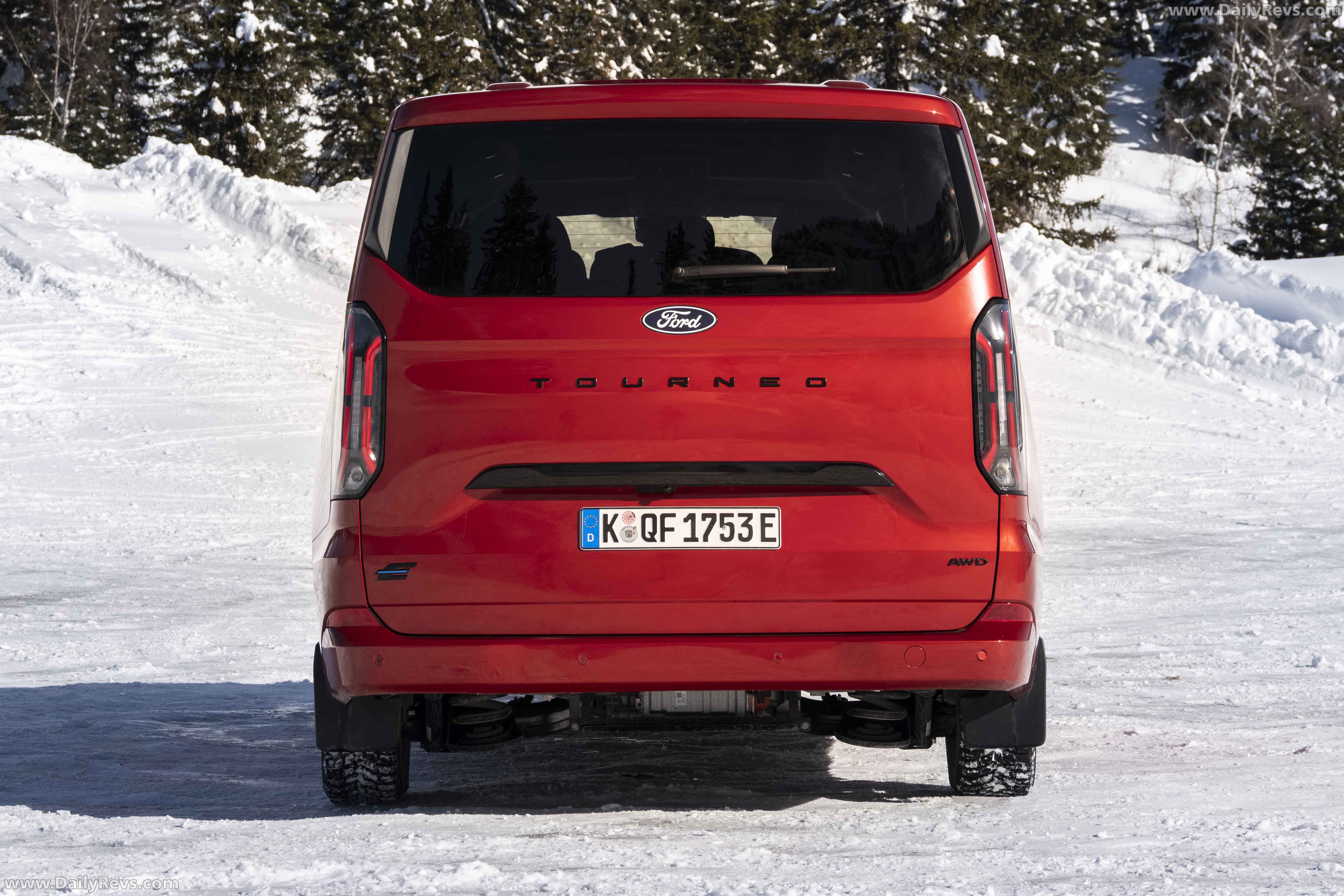 2026 Ford E-Tourneo Custom AWD Rear View