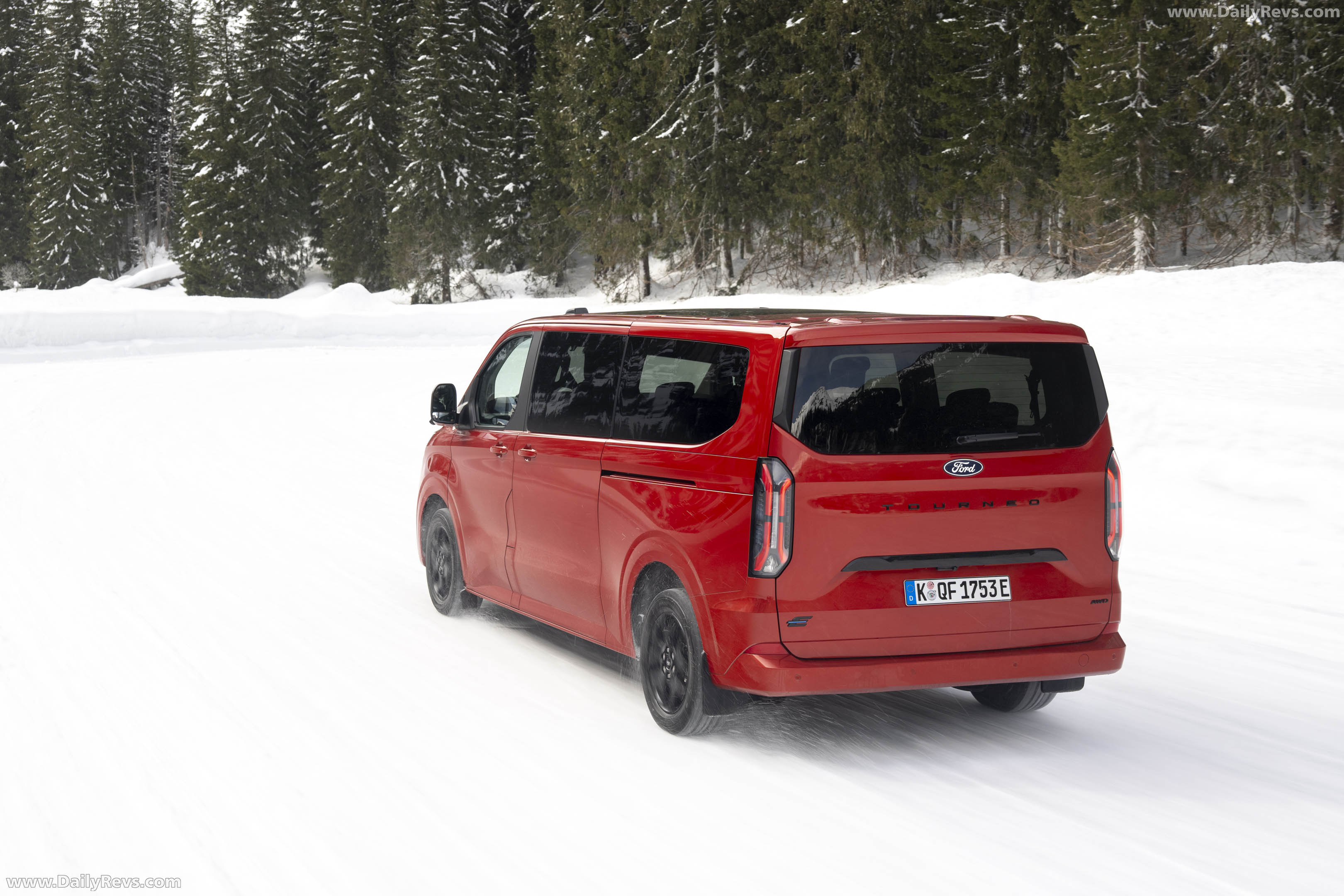 2026 Ford E-Tourneo Custom AWD Rear View