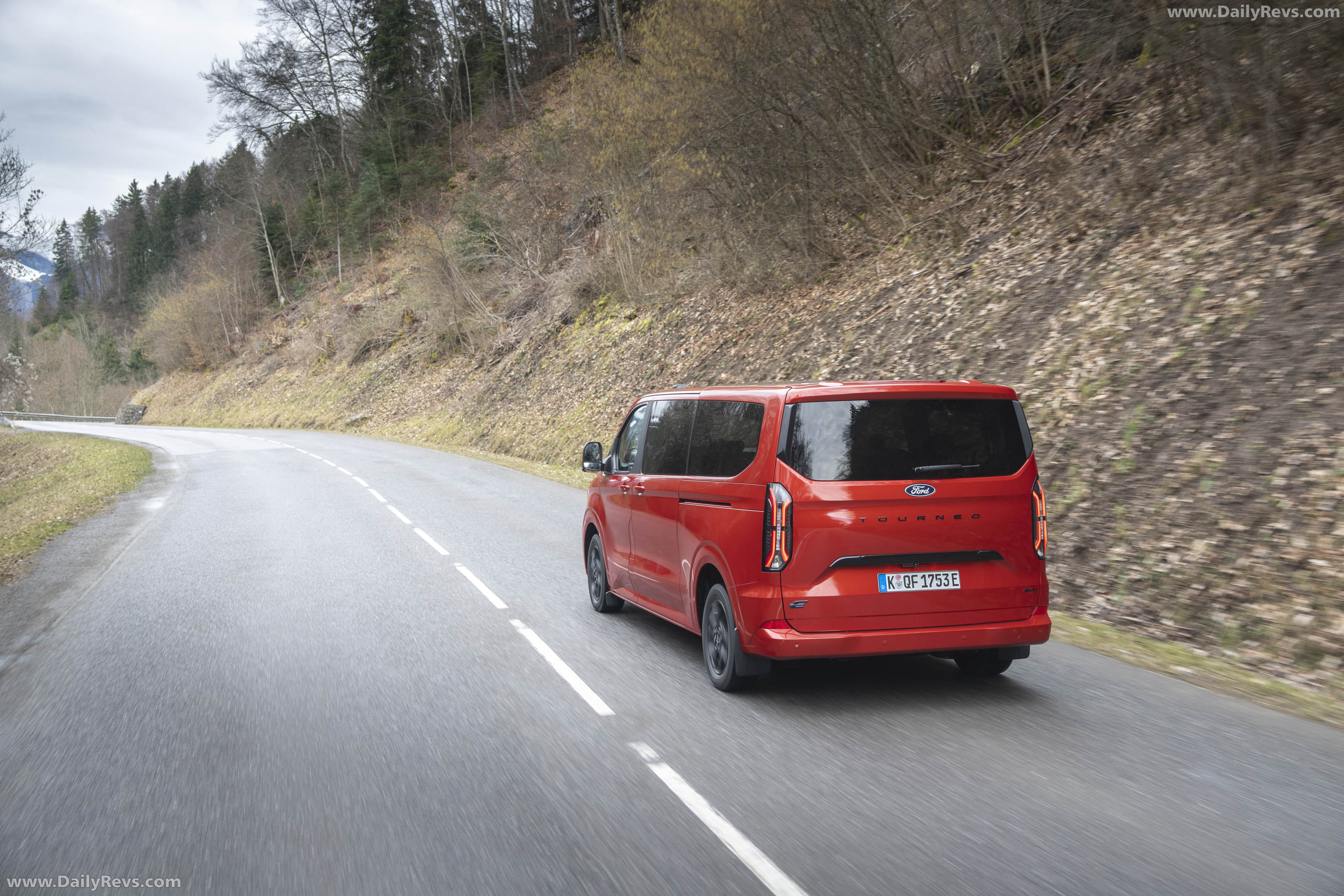 2026 Ford E-Tourneo Custom AWD Rear View